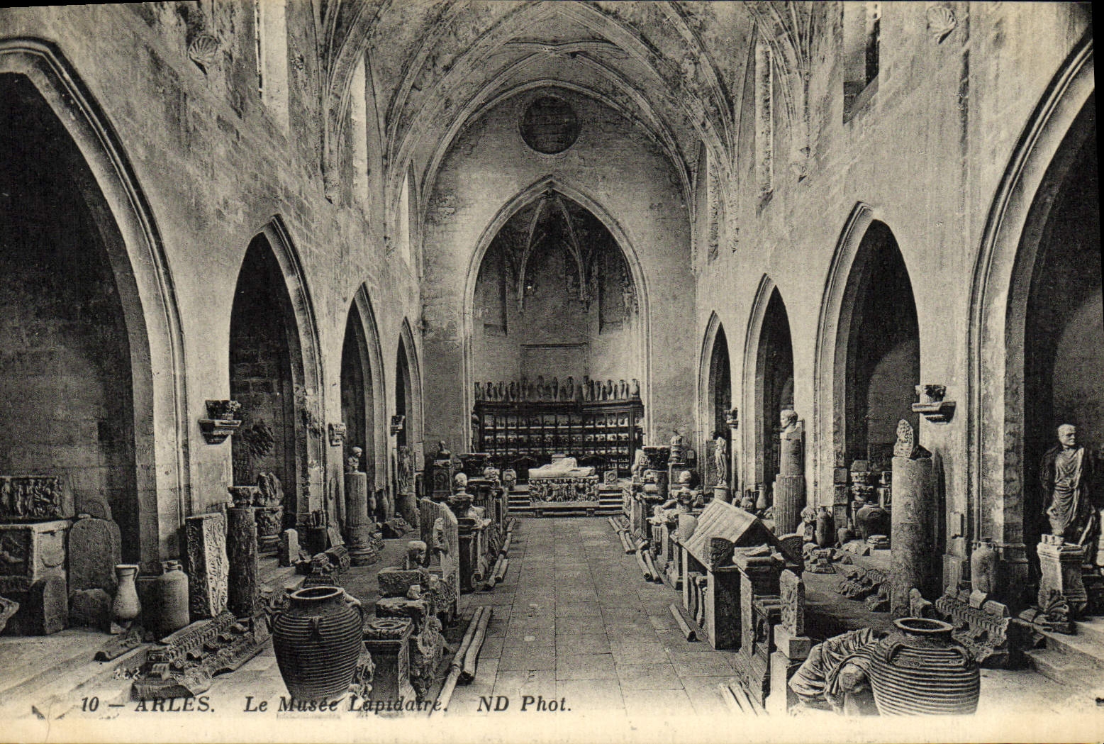 CPA Arles Le Musee Lapidaire