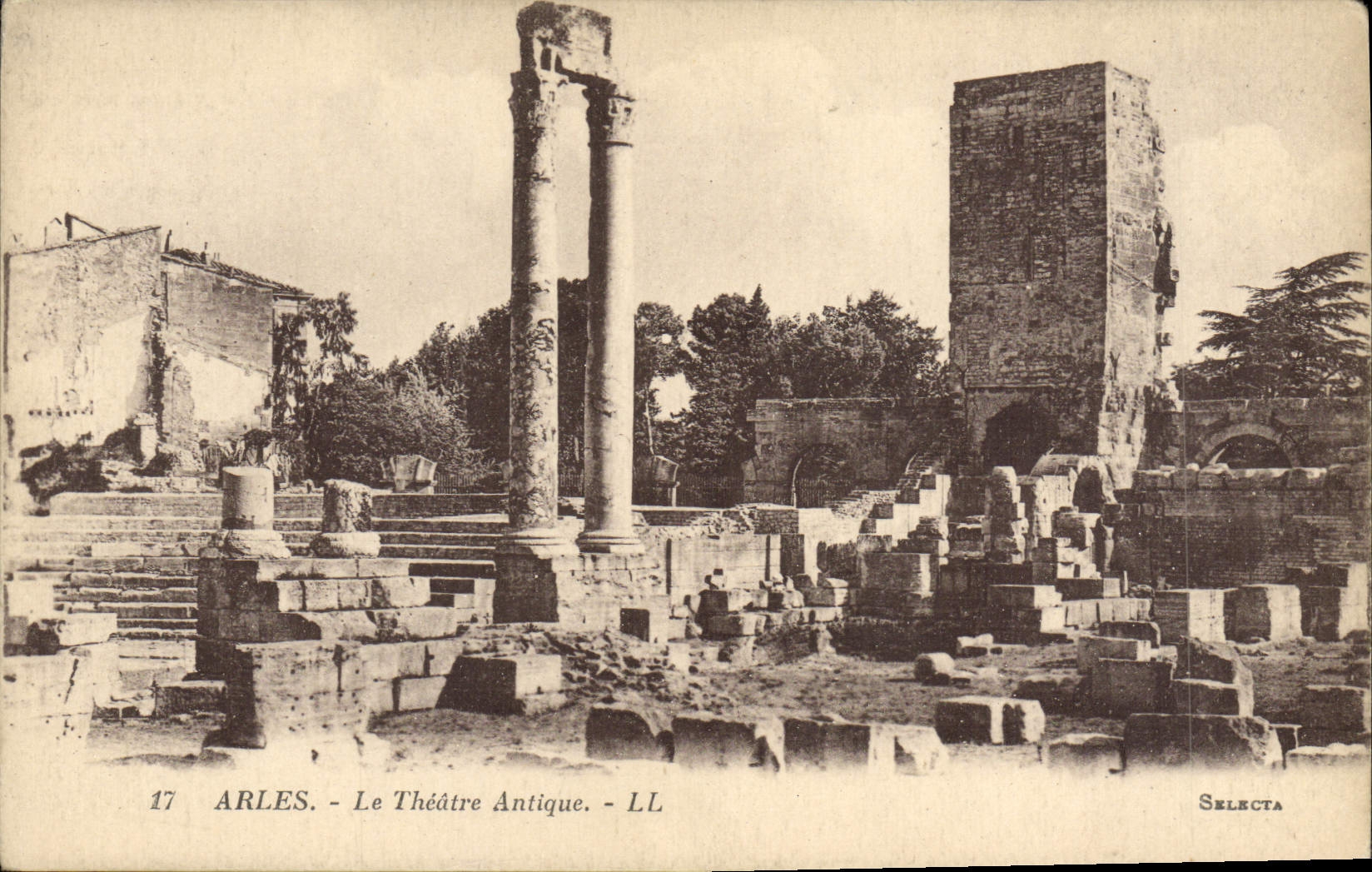 CPA Arles Le Theatre Antique