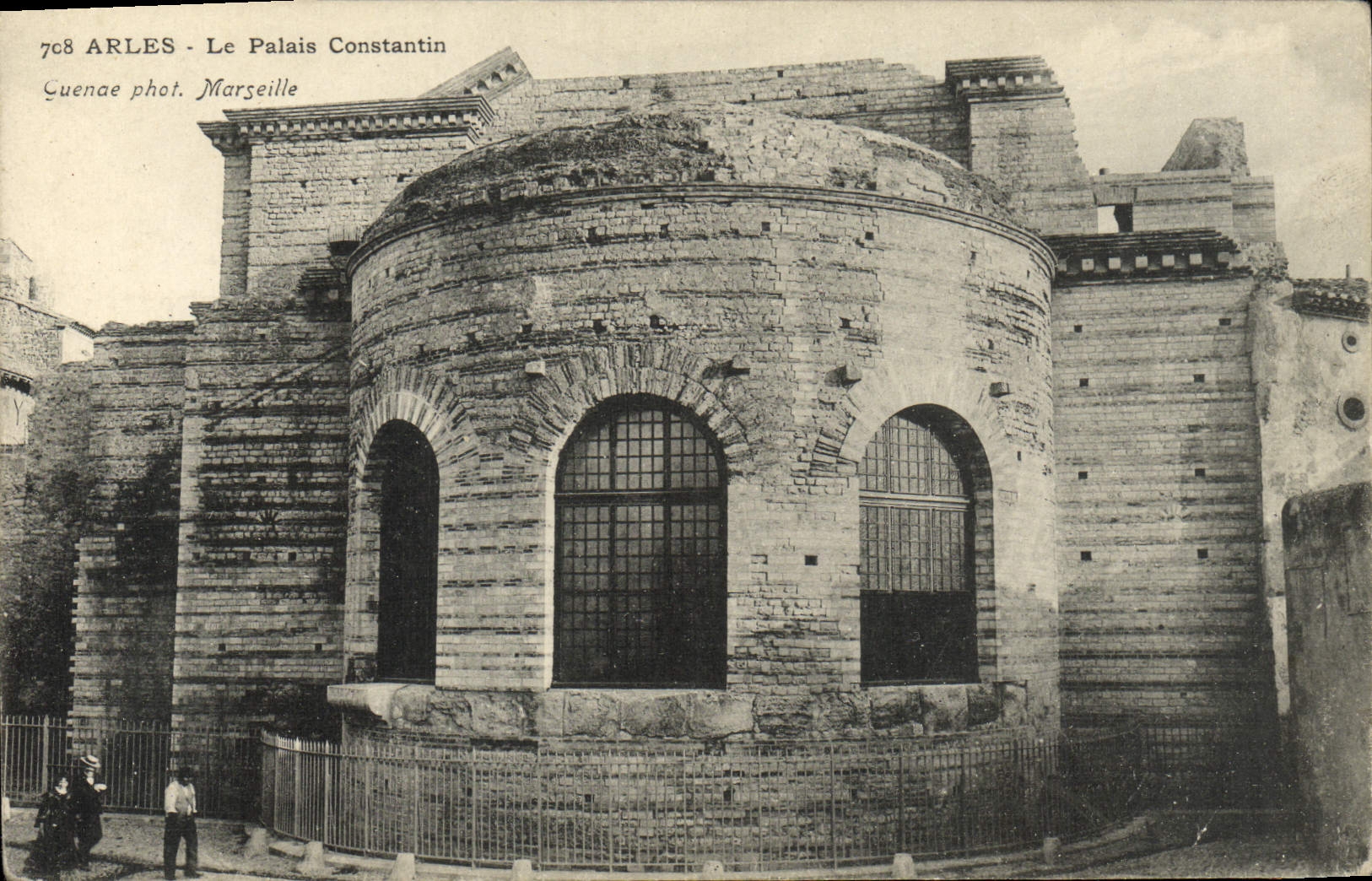 CPA Arles Le Palais Constantin