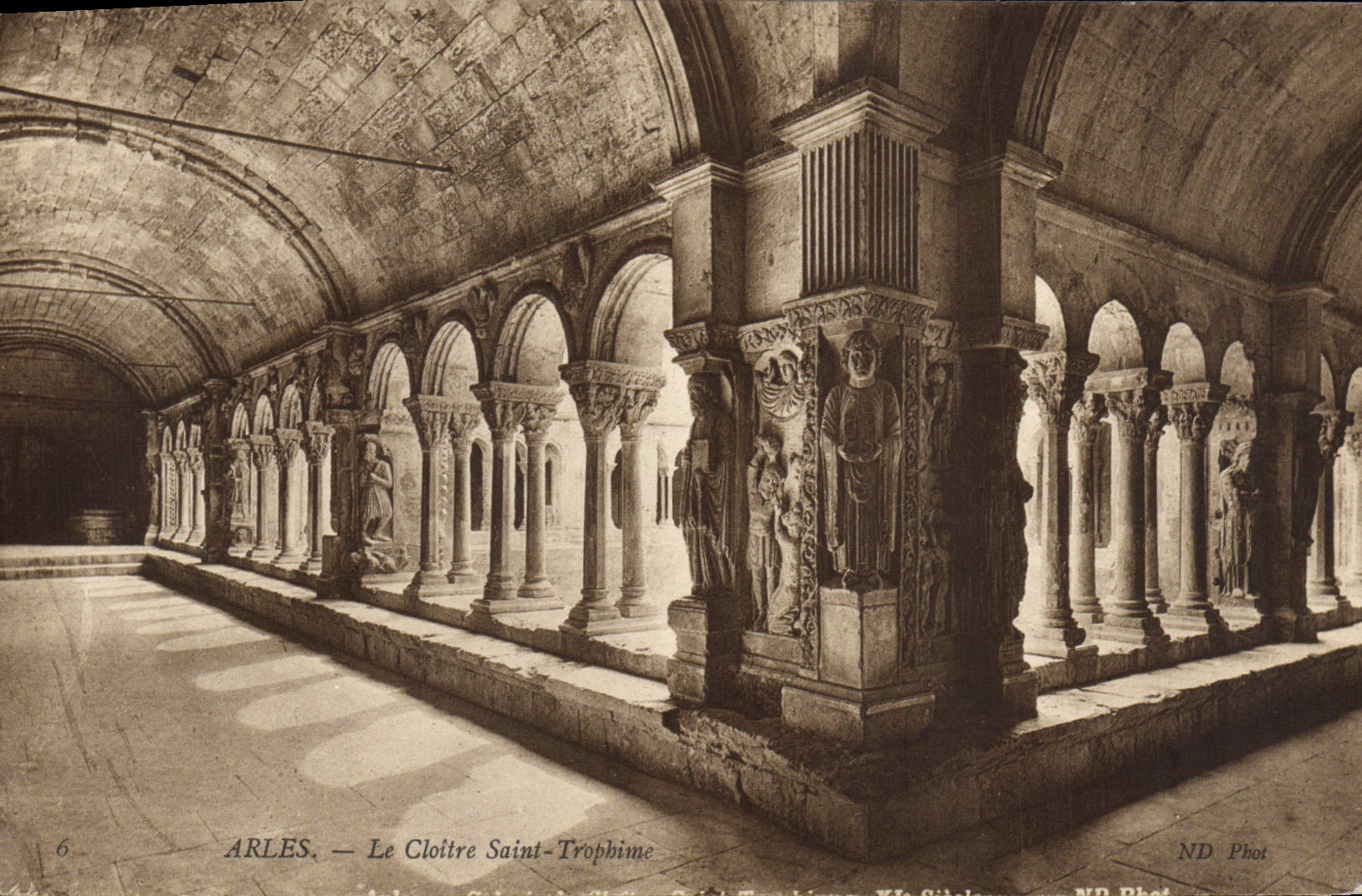 CPA Arles Le Cloitre Saint Trophime