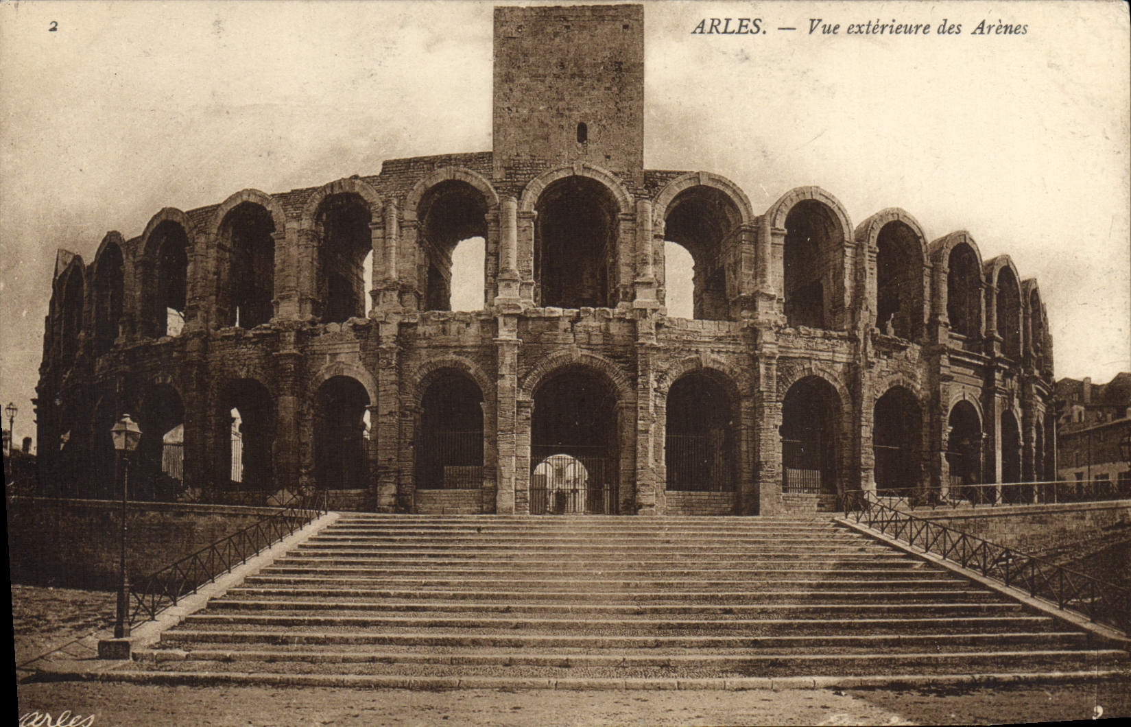CPA Arles Vue exterieure des Arenes