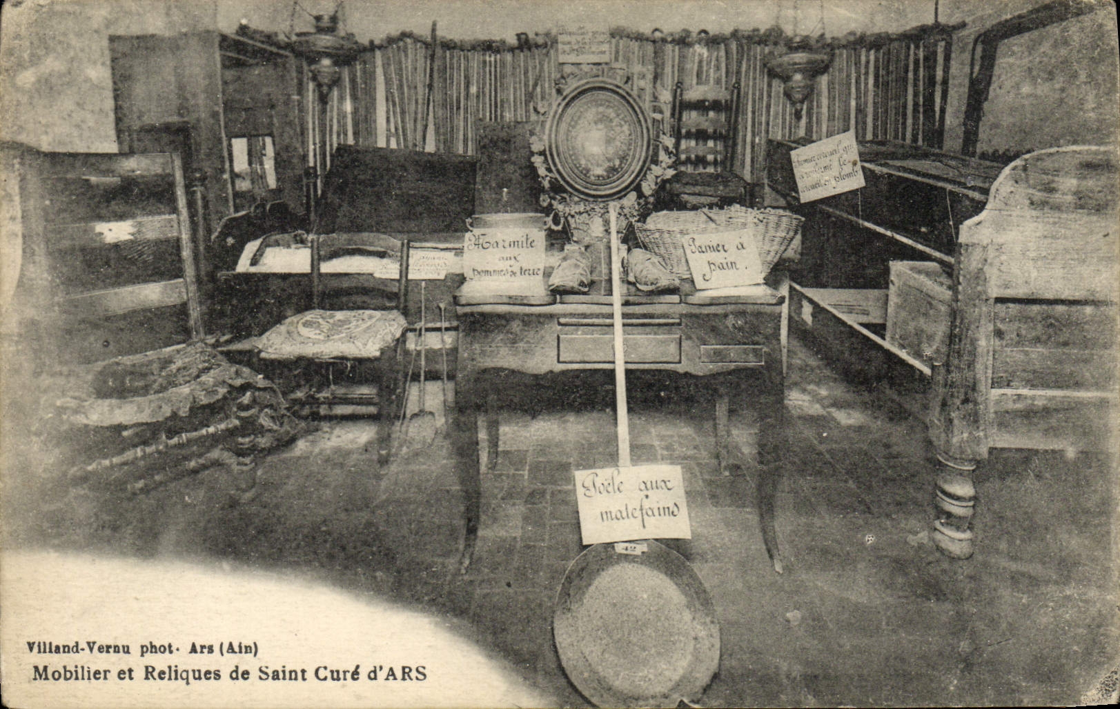 CPA Ars Mobilier et reliques de Saint Cure d'Ars