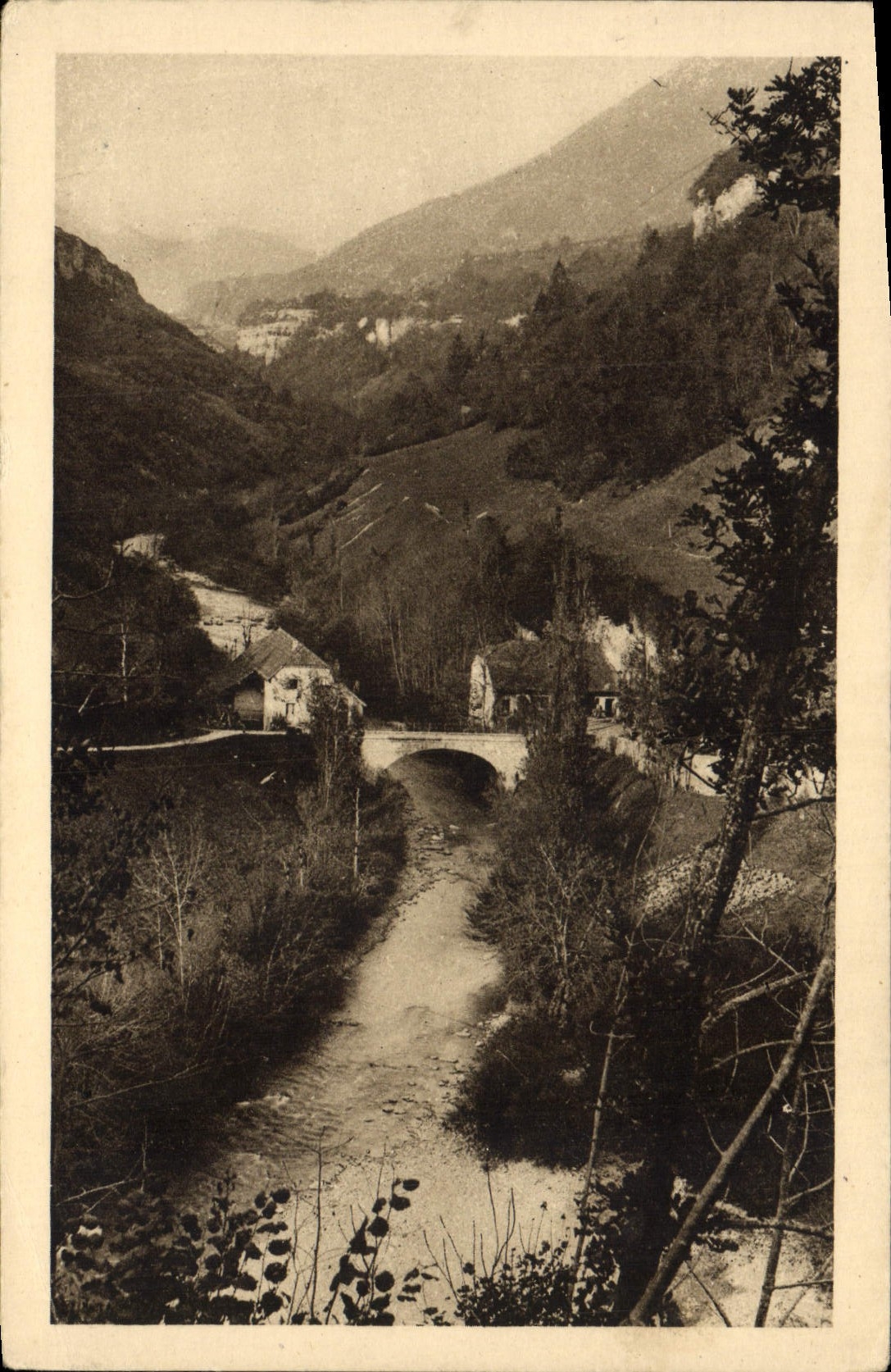VINTAGE POSTCARD Nantua Bridge of Comfort