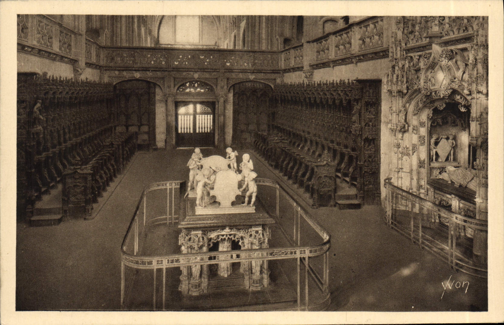 Iglesia de la ciudad de la POSTAL de la VENDIMIA del estribillo de las cáscaras y el mausoleo de Philibert hermoso