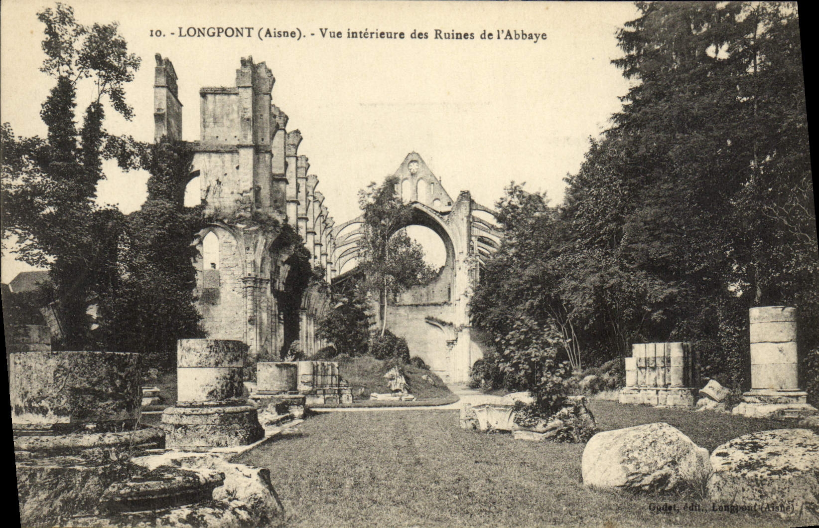 CPA Longpont Vue interieure des Ruines de l'Abbaye