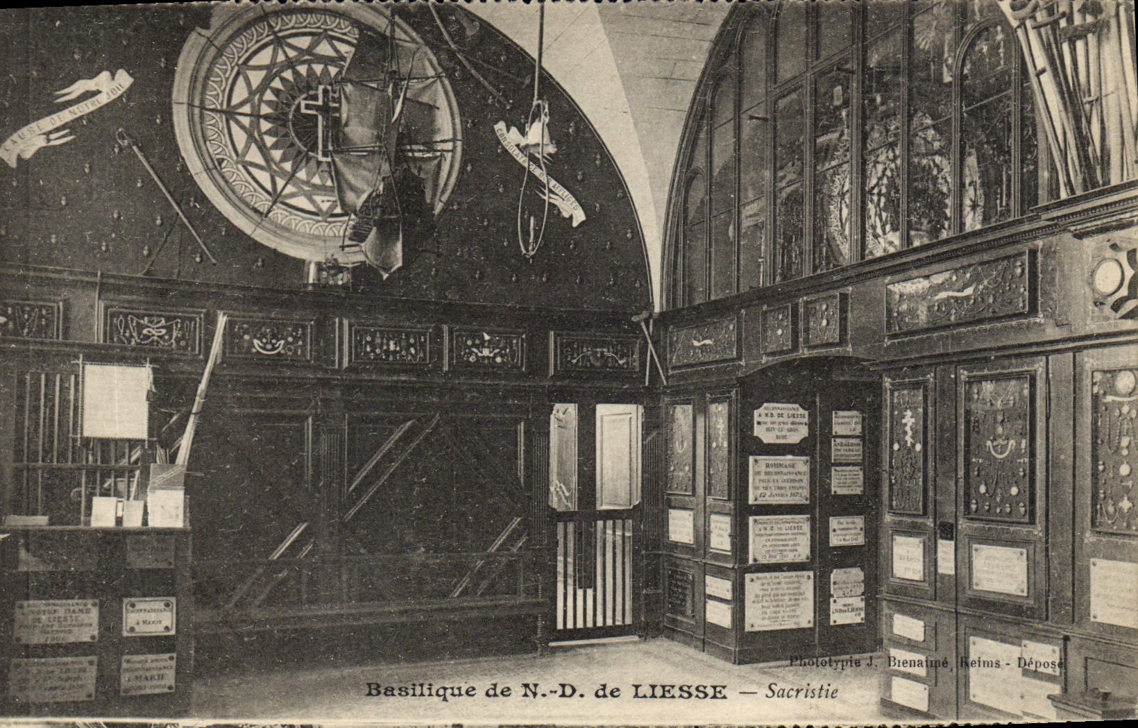 CPA Basilique de N D de Liesse Sacristie