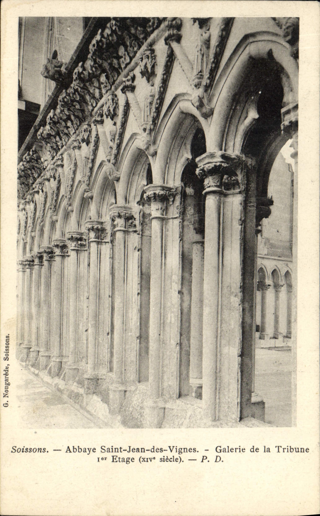 CPA Soissons Abbaye Saint Jean des Vignes Galerie de la Tribune 1er etage