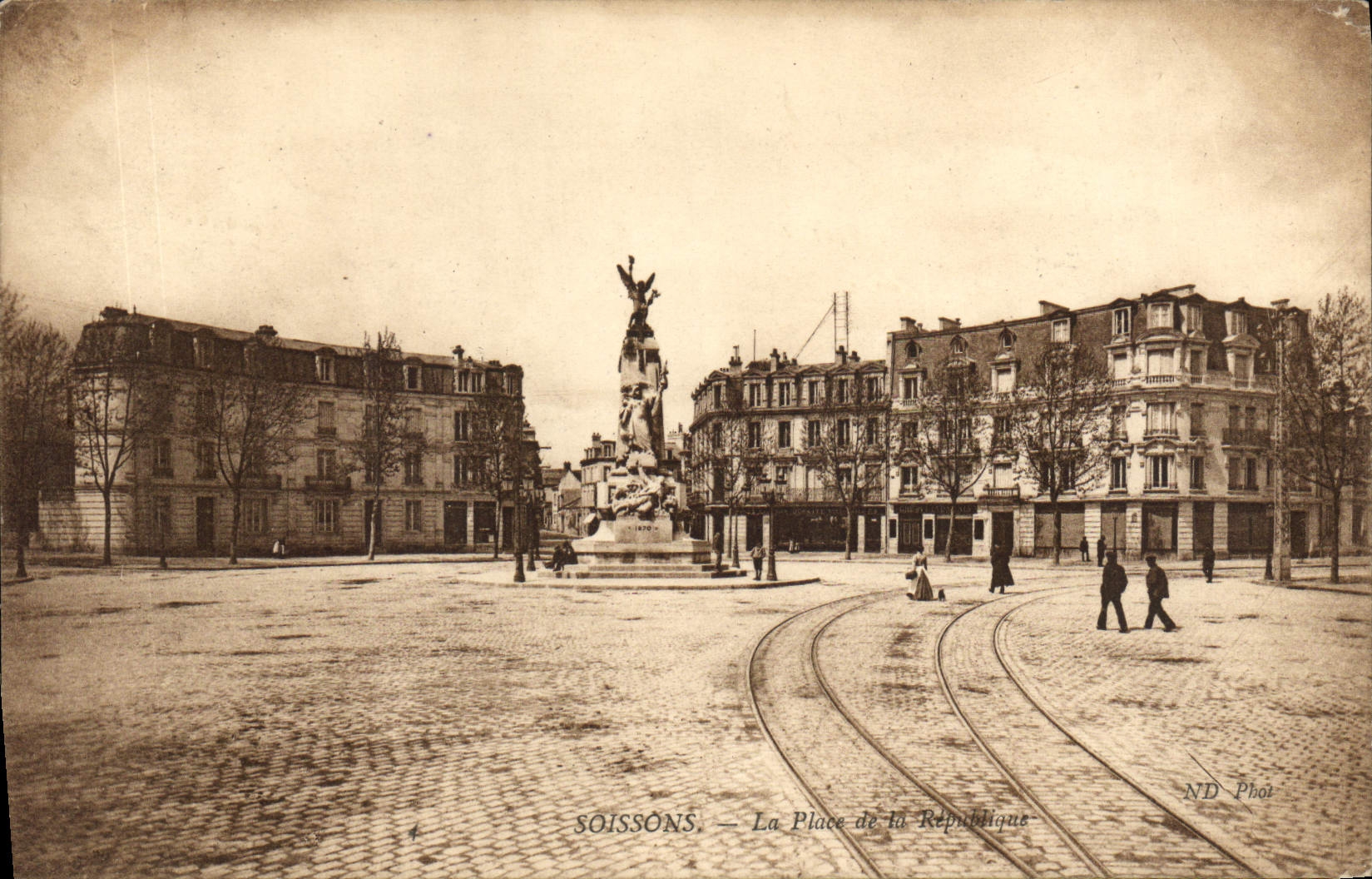 VINTAGE POSTCARD Soissons the Place of the Republic
