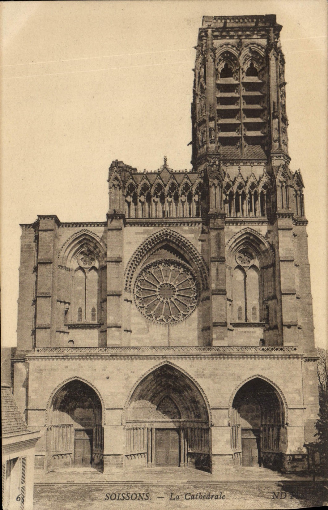 CPA Soissons La Cathedrale 