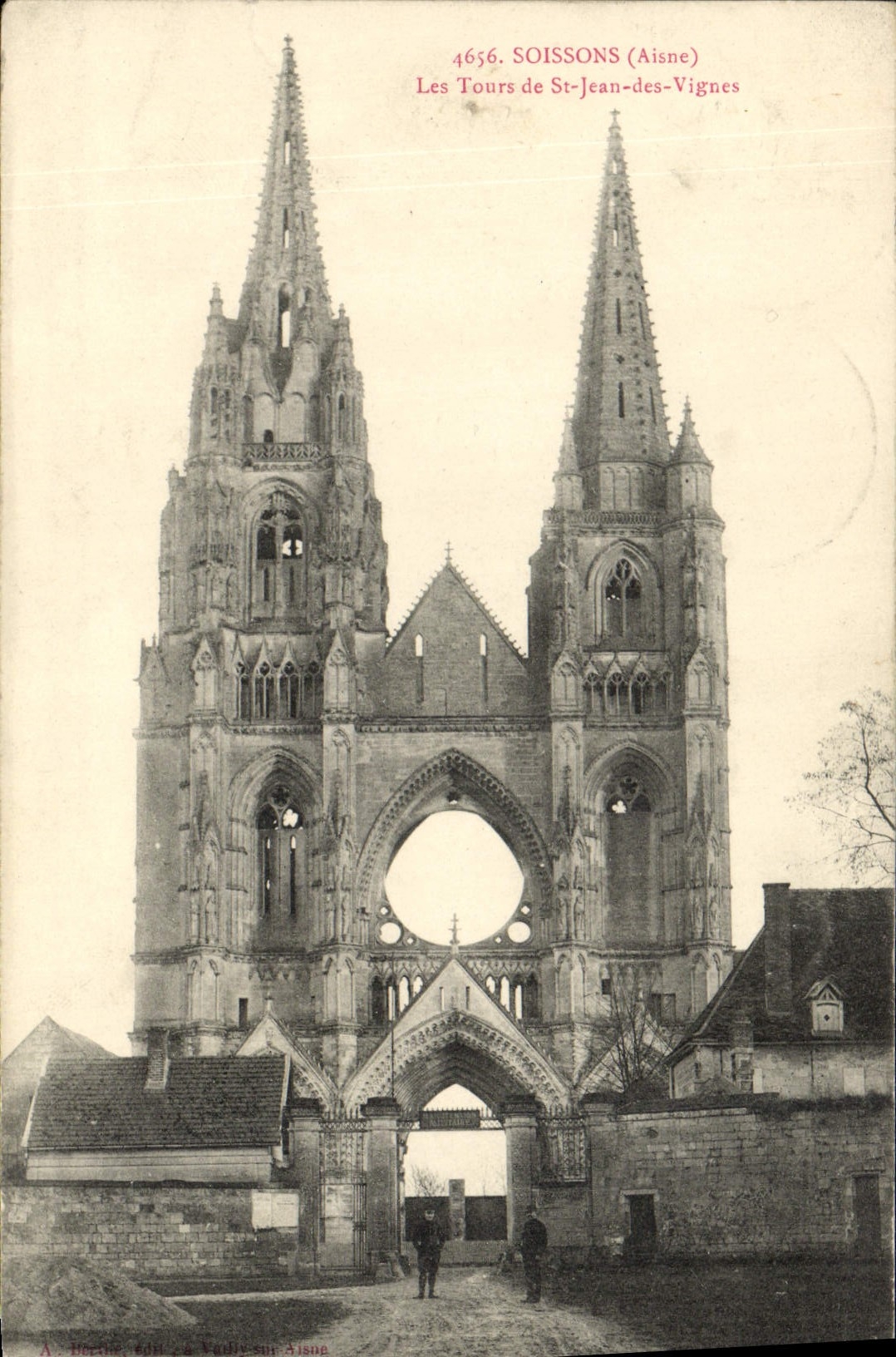 CPA Soissons Les Tours de St Jan des Vignes 