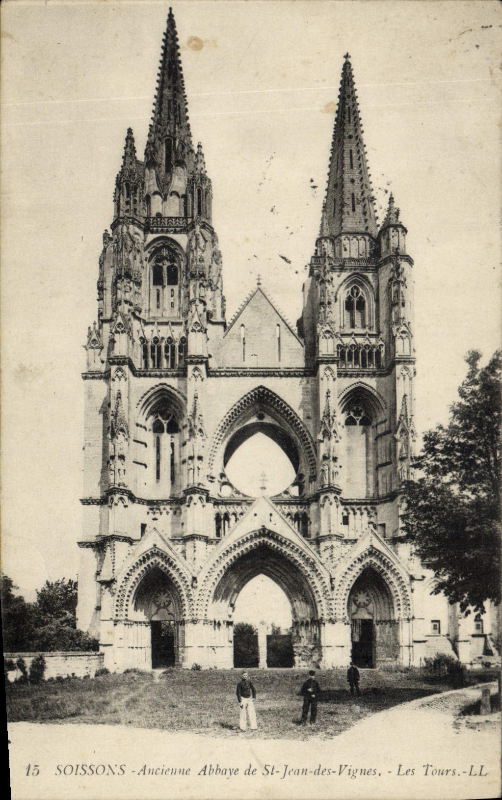 CPA Soissons Ancienne Abbaye de St Jean des Vignes Les Tours 