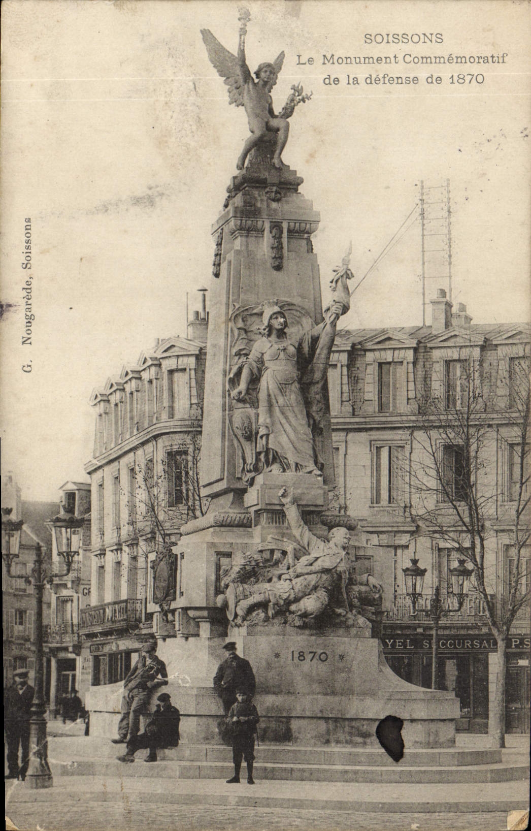 CPA Soissons Le Monument Commemoratif de la defense de 1870 Militaria 