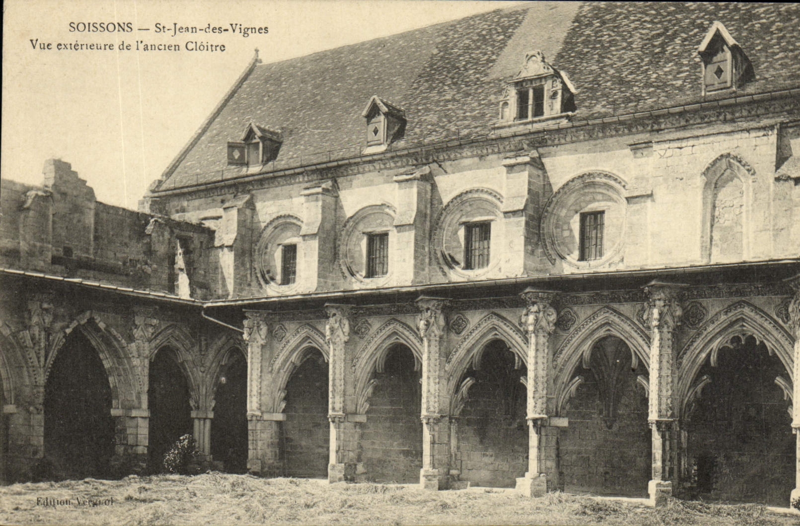CPA Soissons St Jean des Vignes Vue exterieure de l'ancien cloitre