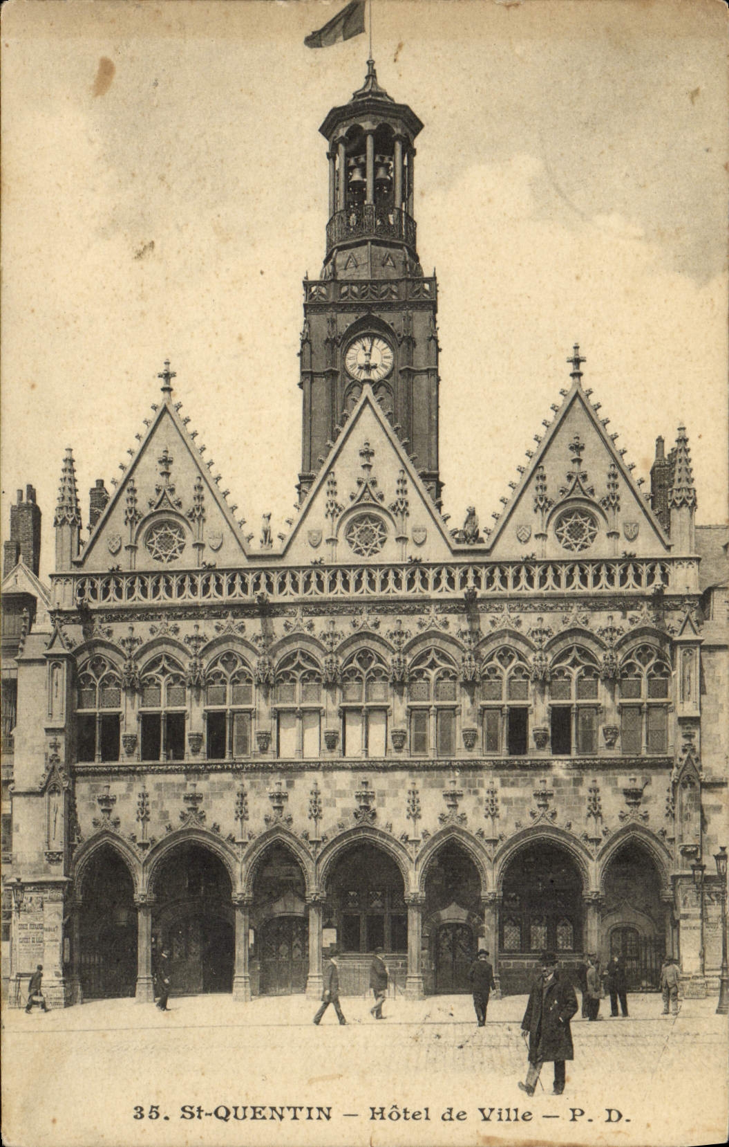 VINTAGE POSTCARD St Quentin Town hall
