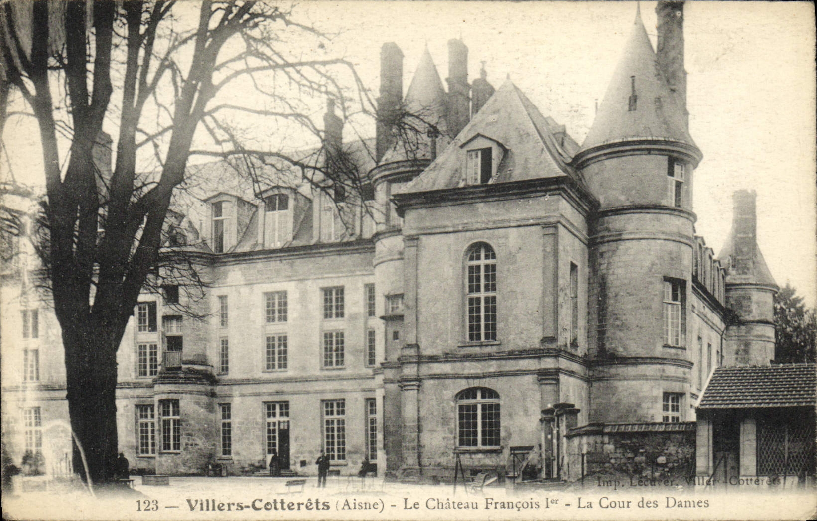 CPA Villers Cotterets Le Chateau Francois 1er Le Cour des Dames