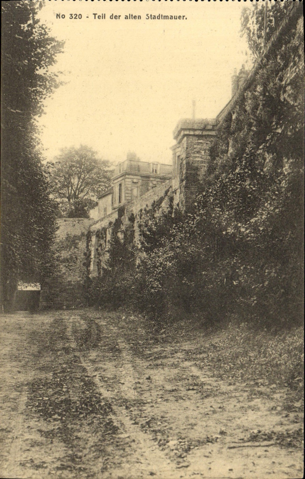 VINTAGE POSTCARD Laon Teil DER alten Stadtmauer