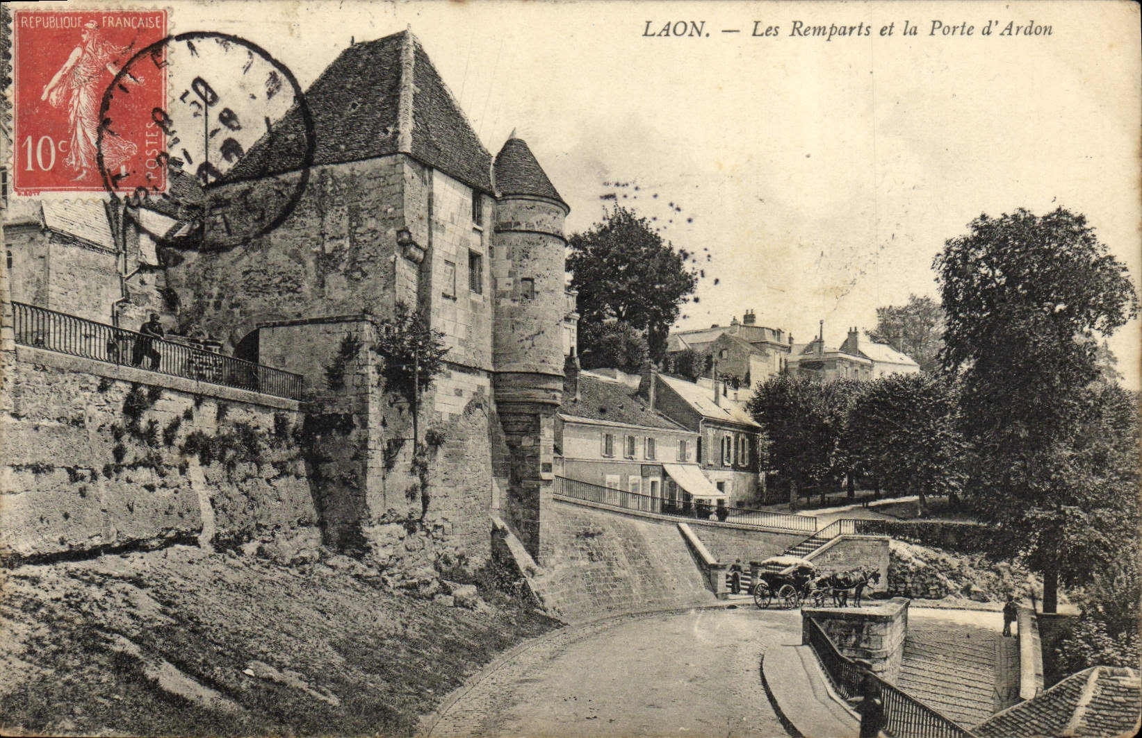 Paredes de Laon de la POSTAL de la VENDIMIA y la puerta de Ardon
