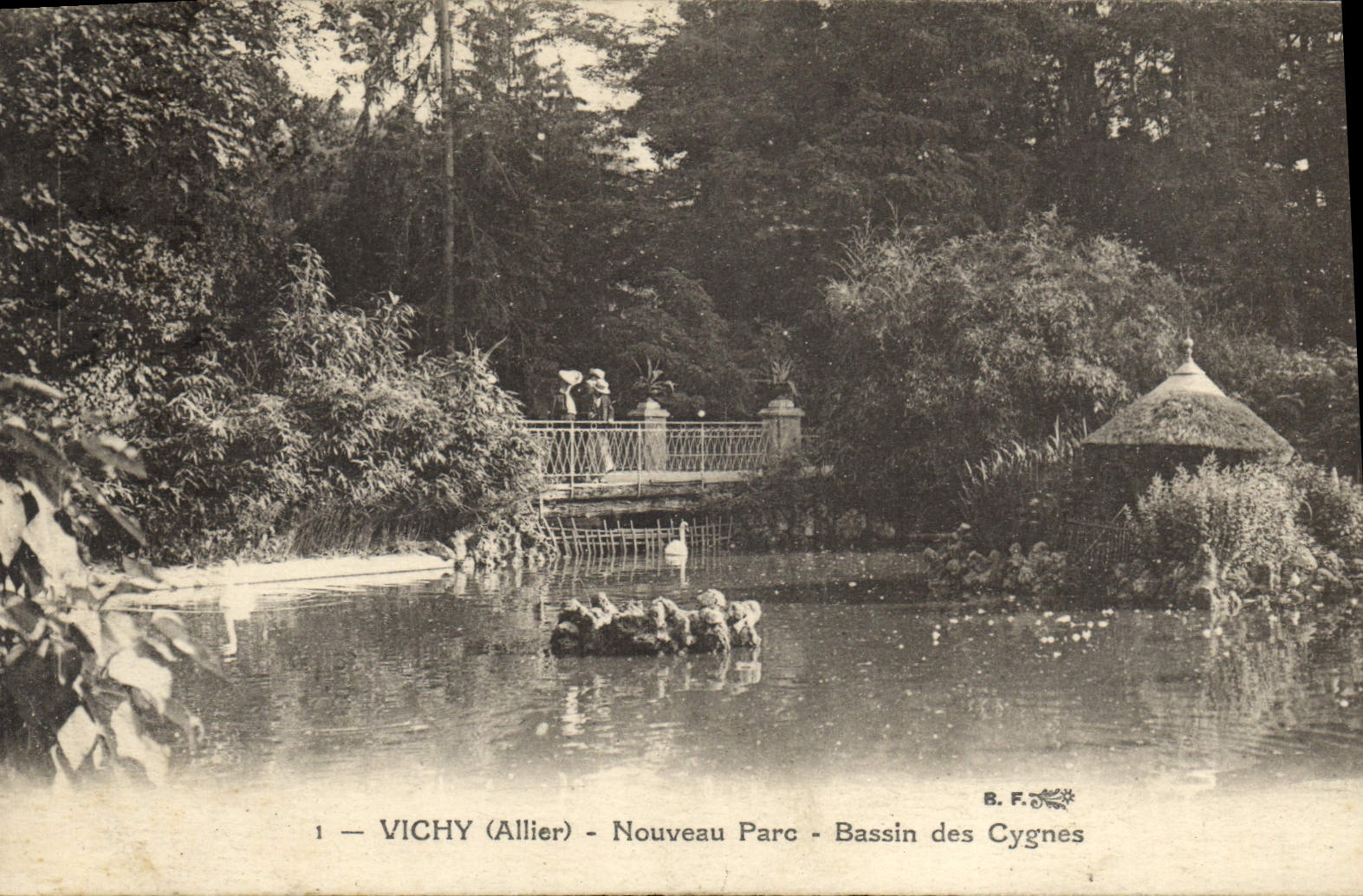 CPA Vichy Nouveau Parc Bassin des Cygnes 