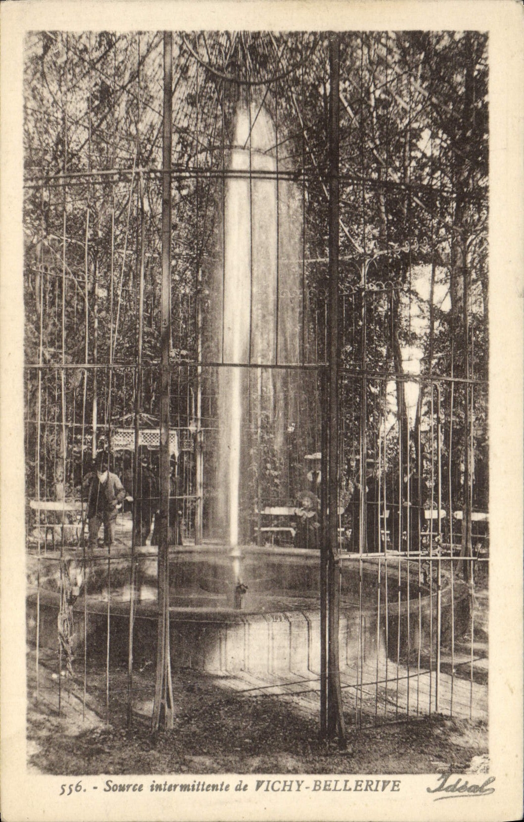 VINTAGE POSTCARD intermittent Source of Vichy Bellerive