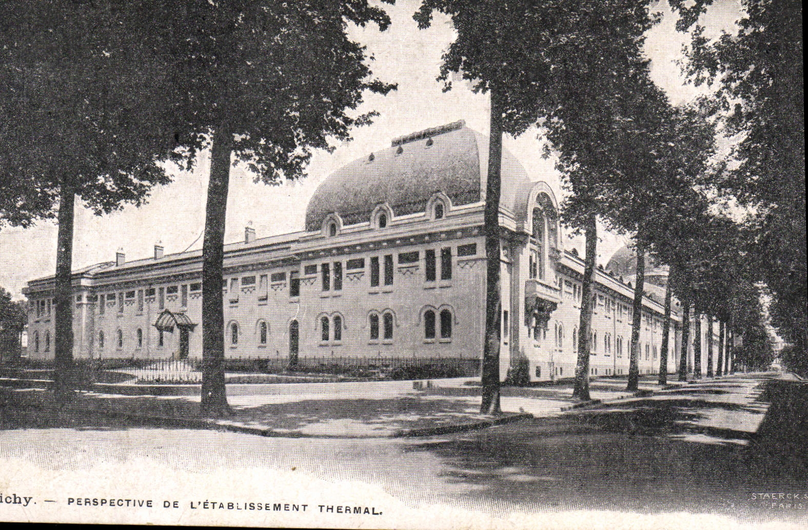 CPA Vichy Perspective de l'Etablissement Thermal