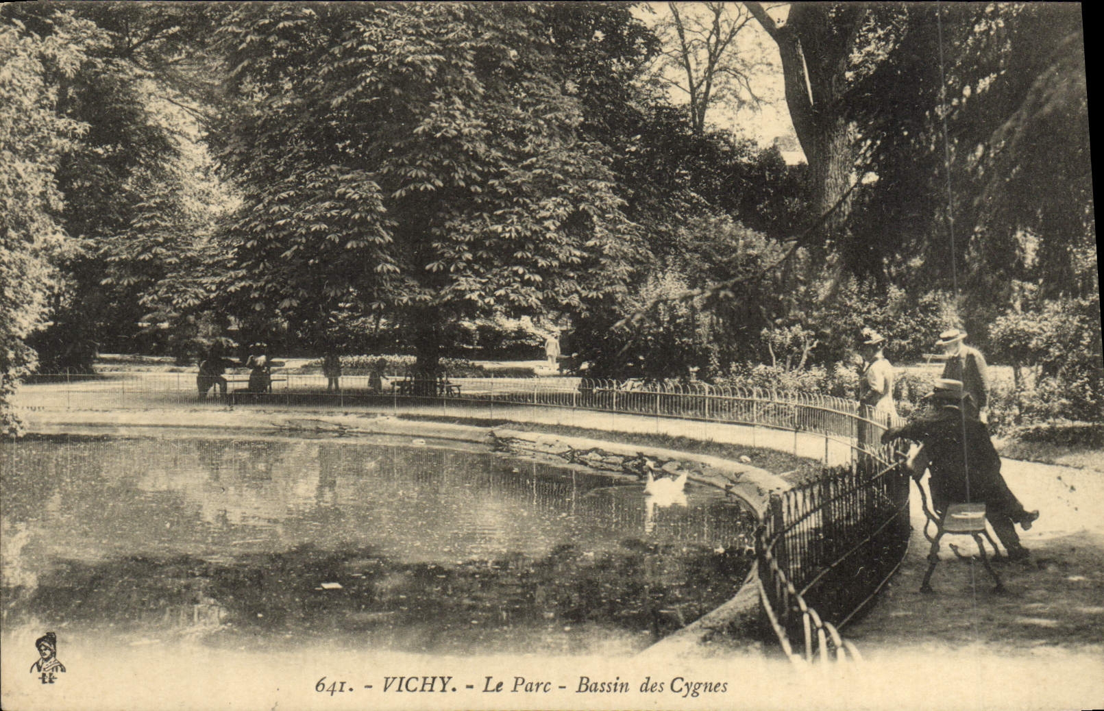 CPA Vichy Le Parc Basin des Cygnes 