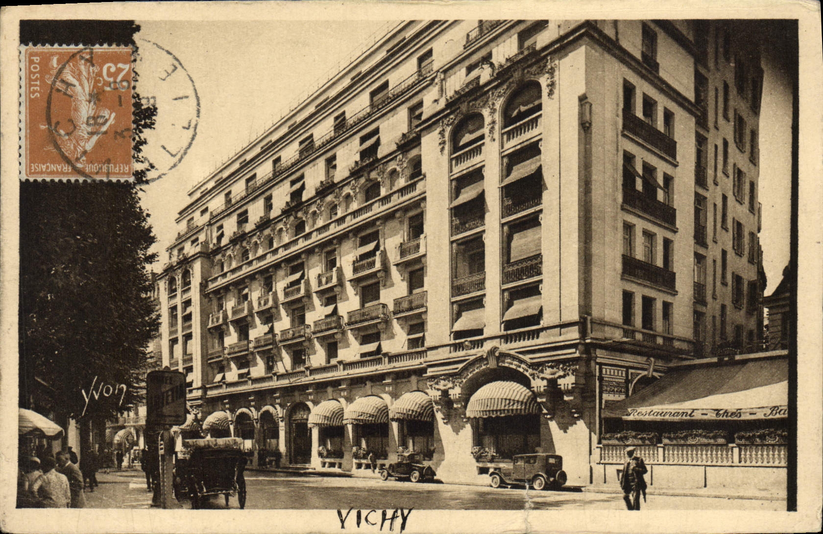 VINTAGE POSTCARD Vichy the Thermal Hotel