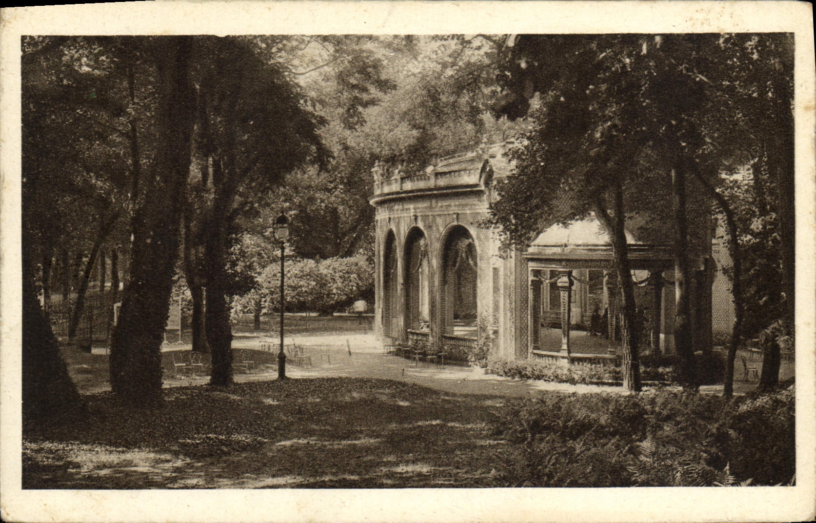 CPA Vichy Parc et Source des Celestins 