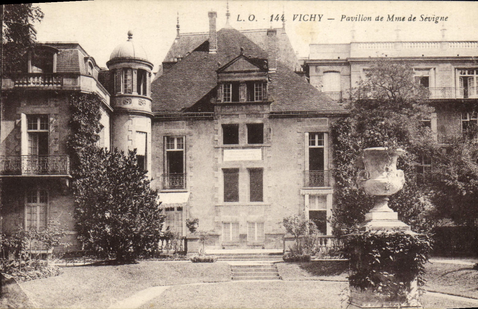 CPA Vichy Pavillon de Mme de Sevigne 