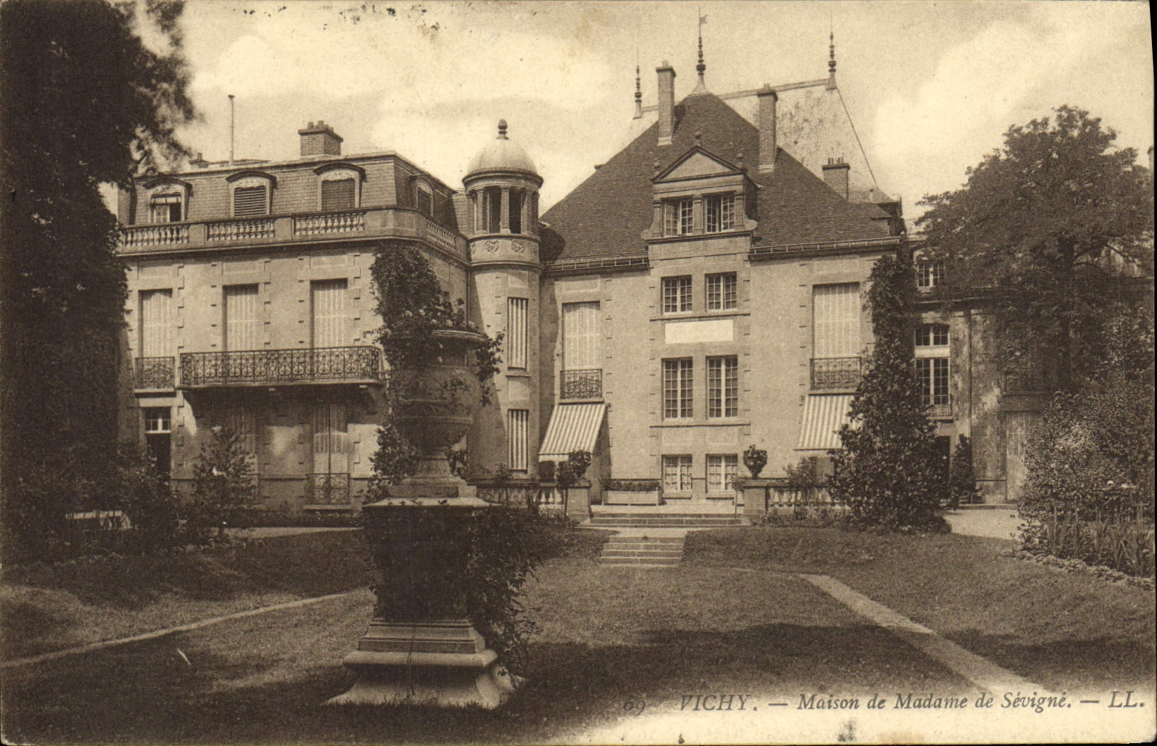 CPA Vichy Maison de Madame de Sevigne 