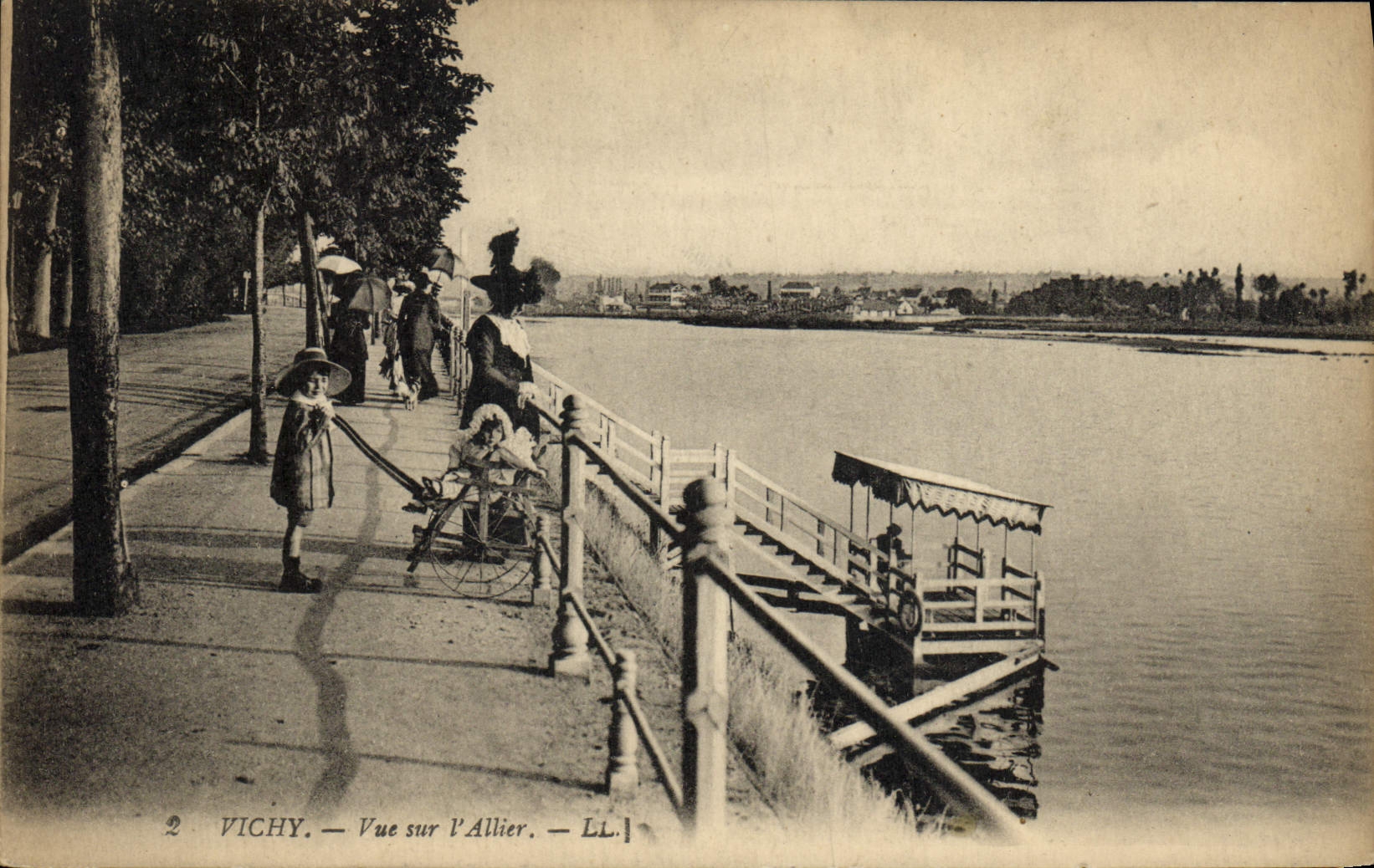 CPA Vichy Vue sur l'Allier 
