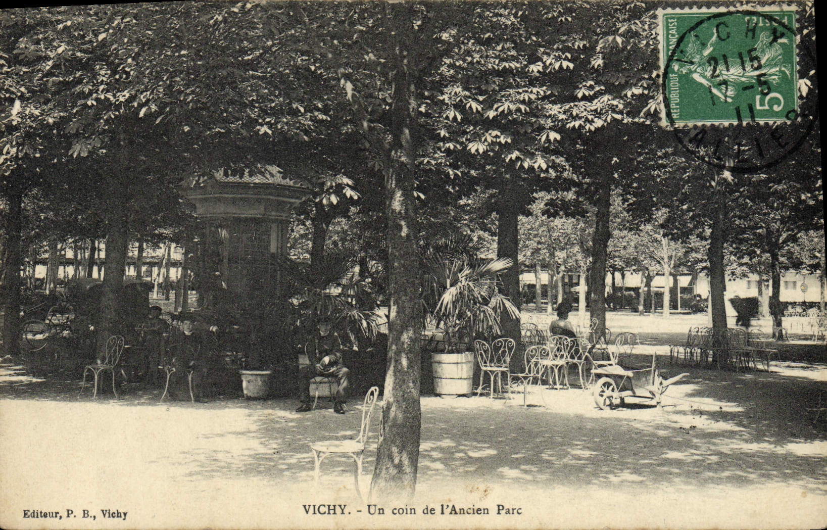 CPA Vichy Un coin de l'Ancien Parc 