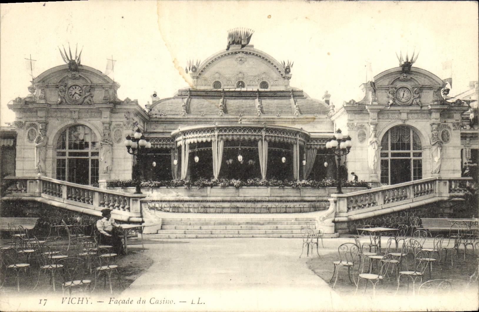 CPA Vichy Facade du Casino