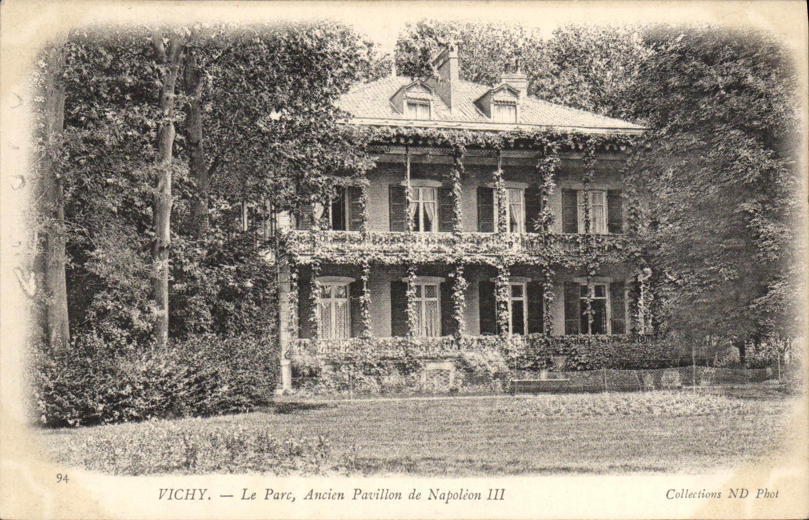 CPA Vichy Le Parc Ancien Pavillon de Napoleon lll