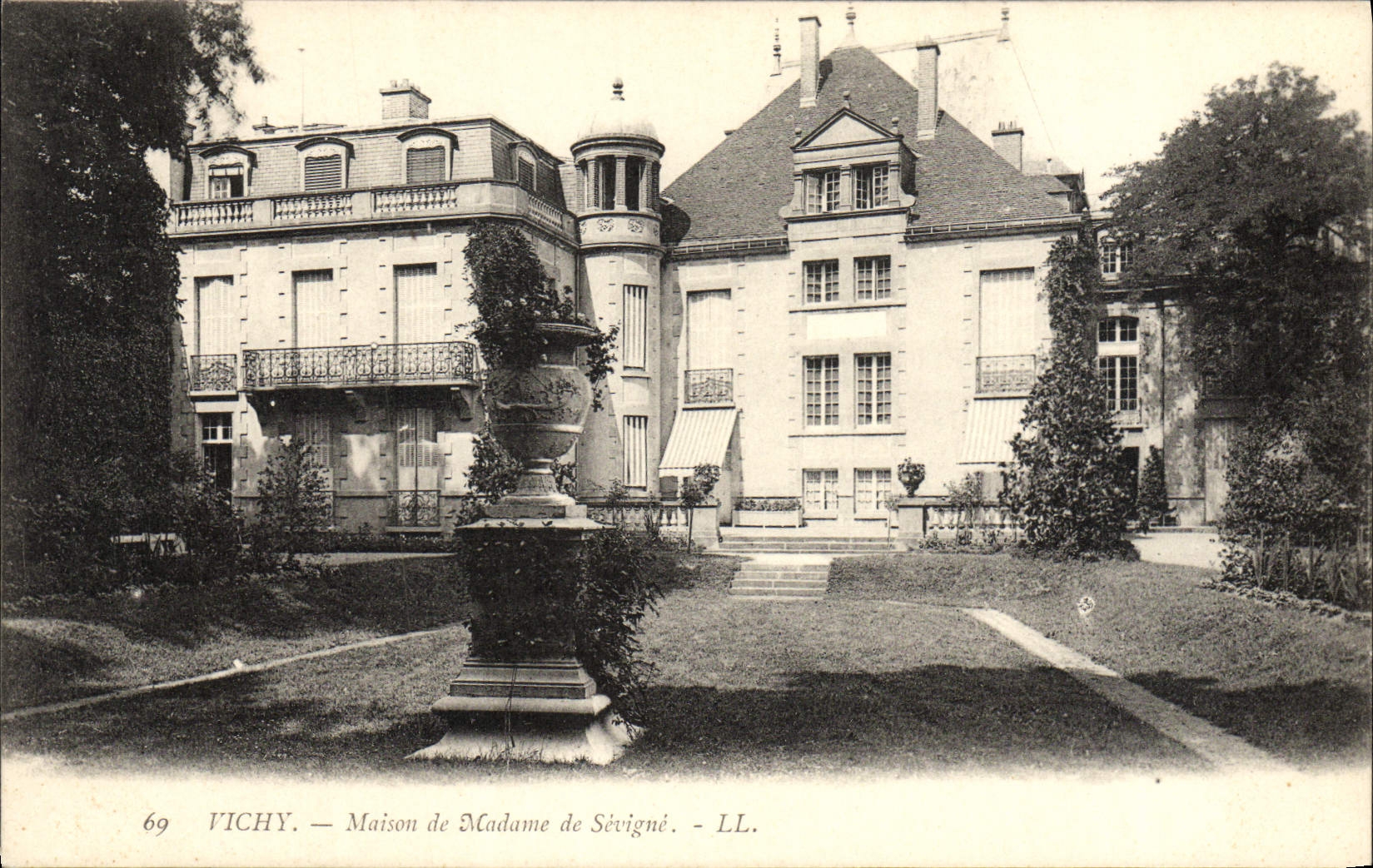 CPA Vichy Maison de Madame de Sevigne 