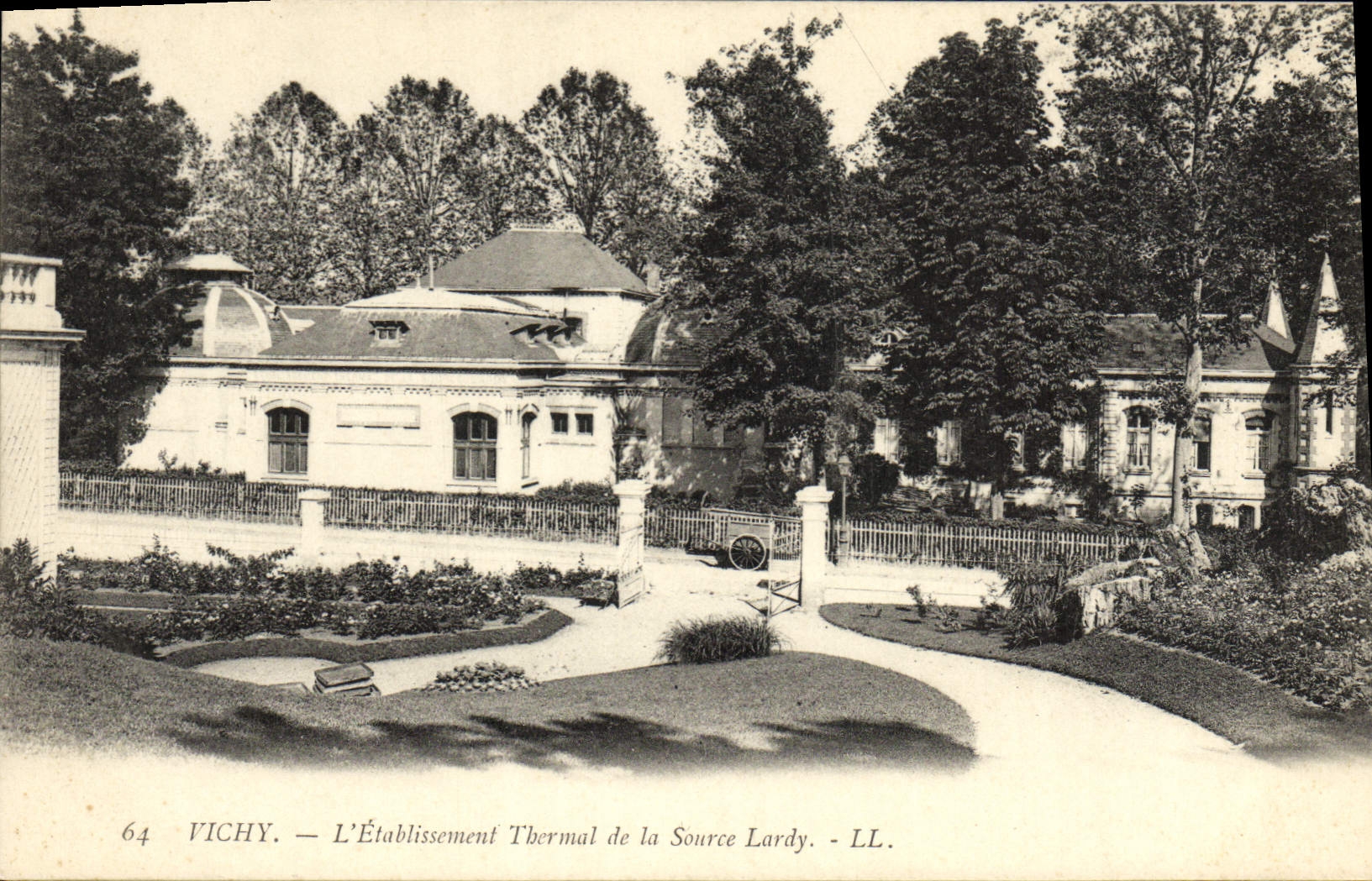 VINTAGE POSTCARD Vichy Hydropathic establishment of the Lardy Source