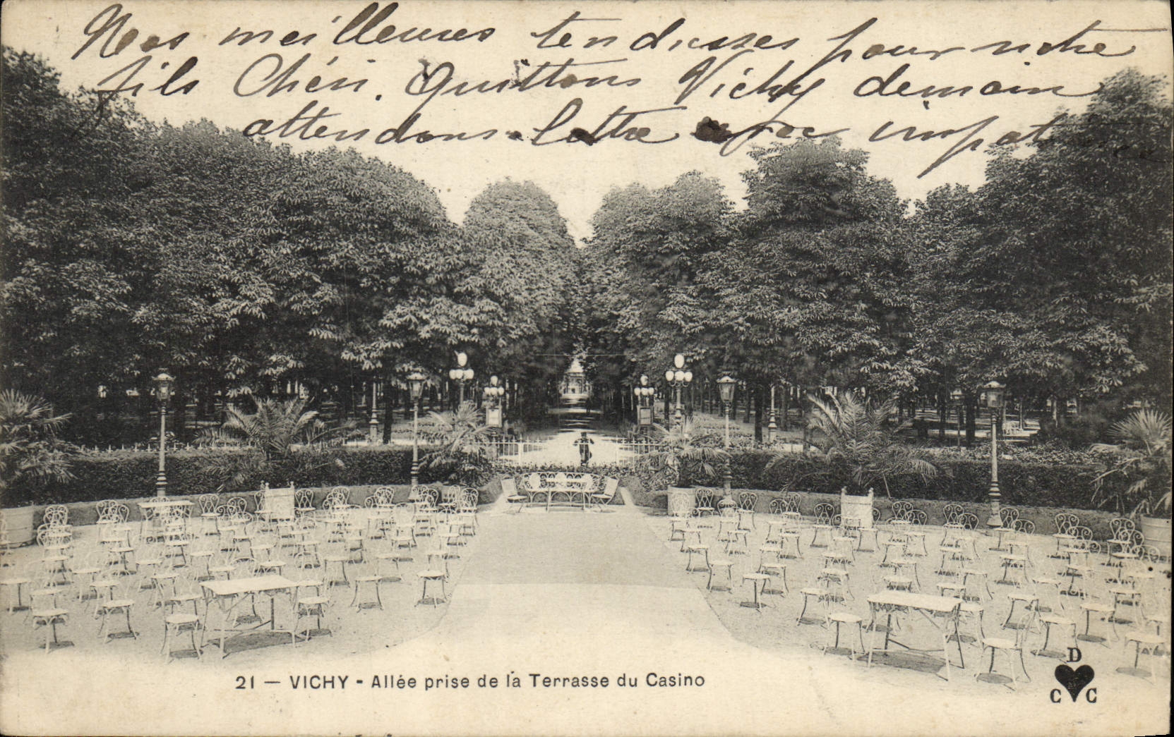 CPA Vichy Allee prise de la Terrasse du Casino