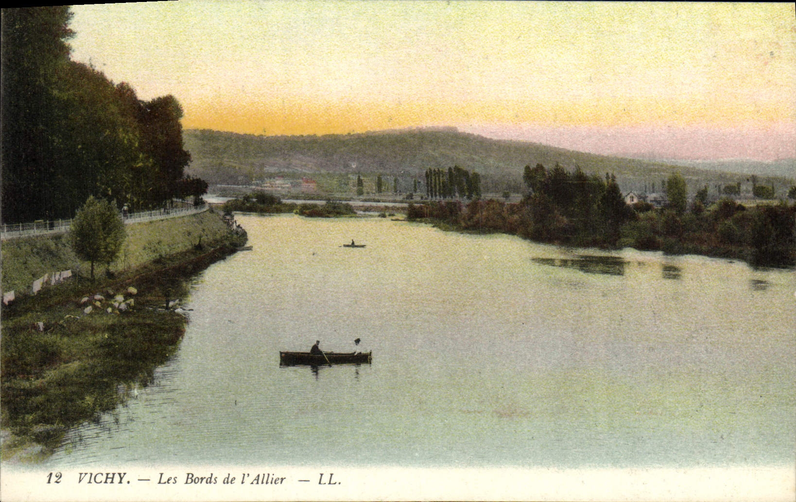 CPA Vichy Les Bords de l'Allier 