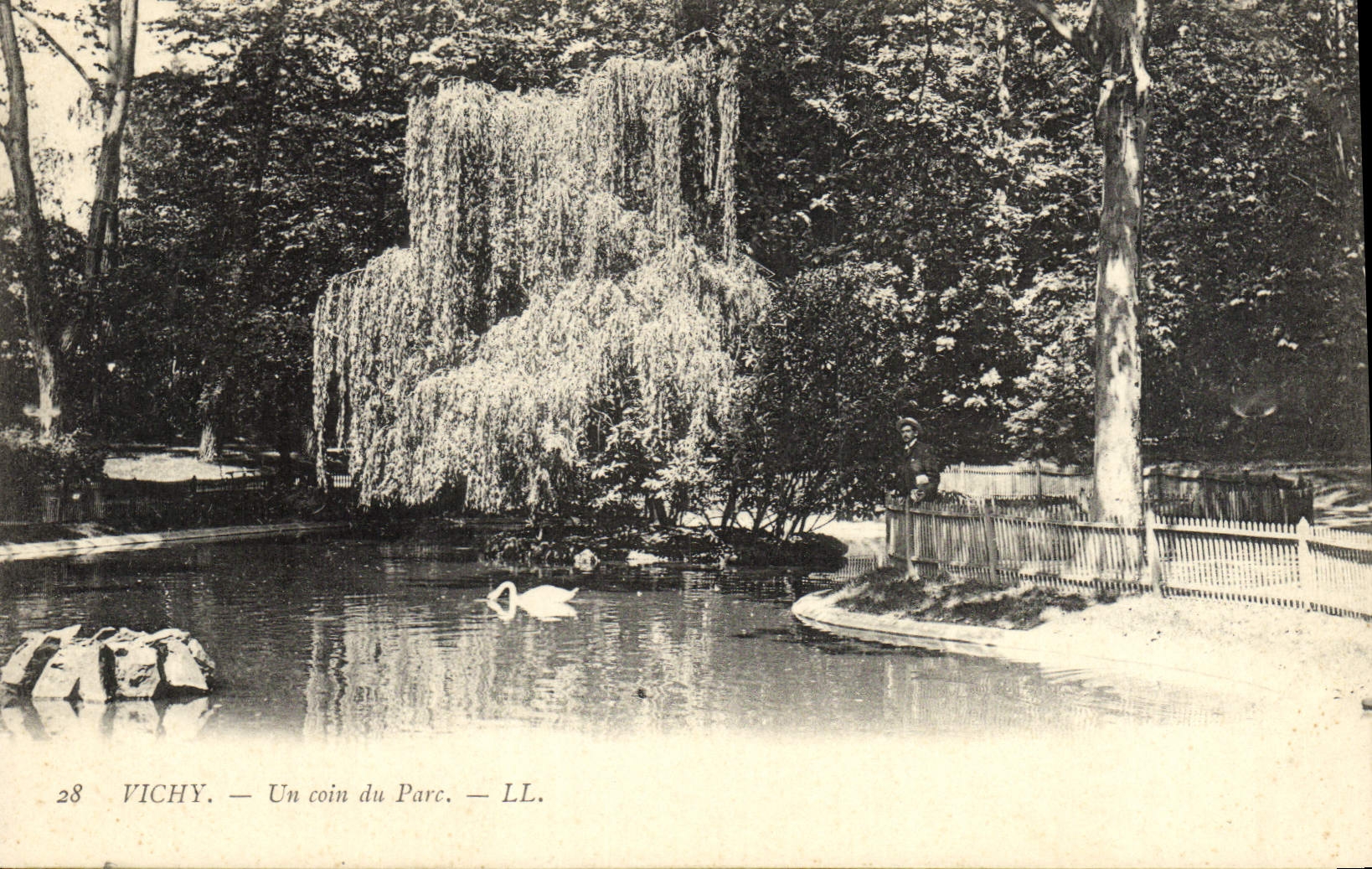 CPA Vichy Un coin du Parc 