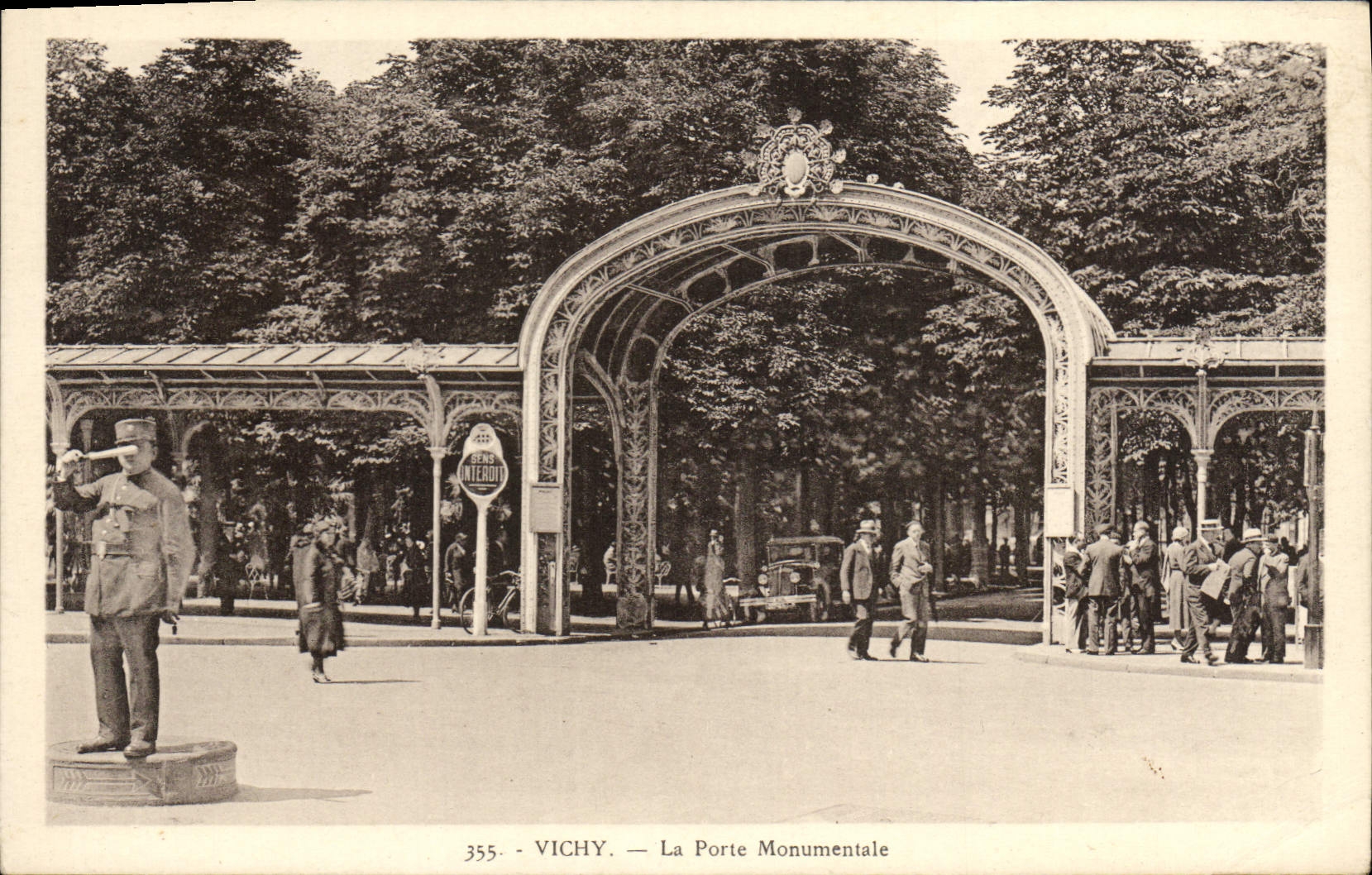 VINTAGE POSTCARD Vichy the Monumental Gate