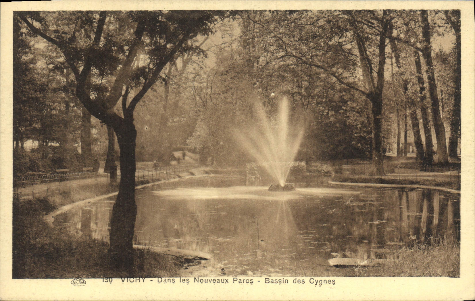 VINTAGE POSTCARD Vichy In the New Parks Basin of the Swans