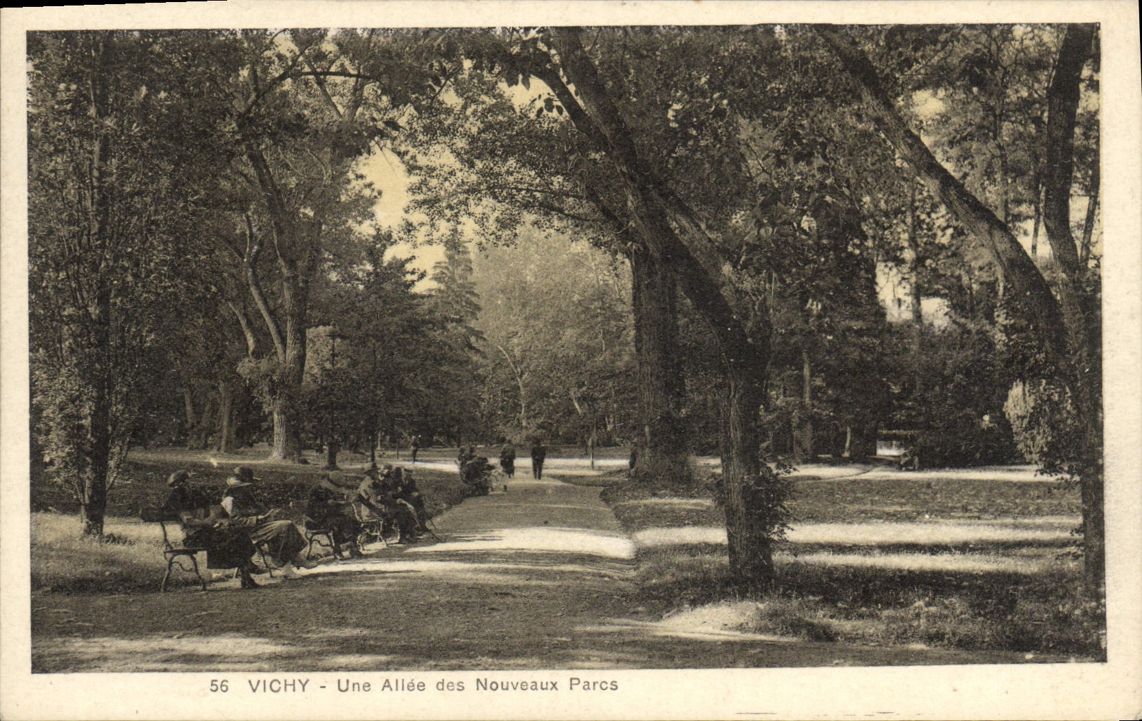 VINTAGE POSTCARD Vichy an Alley of the New Parks