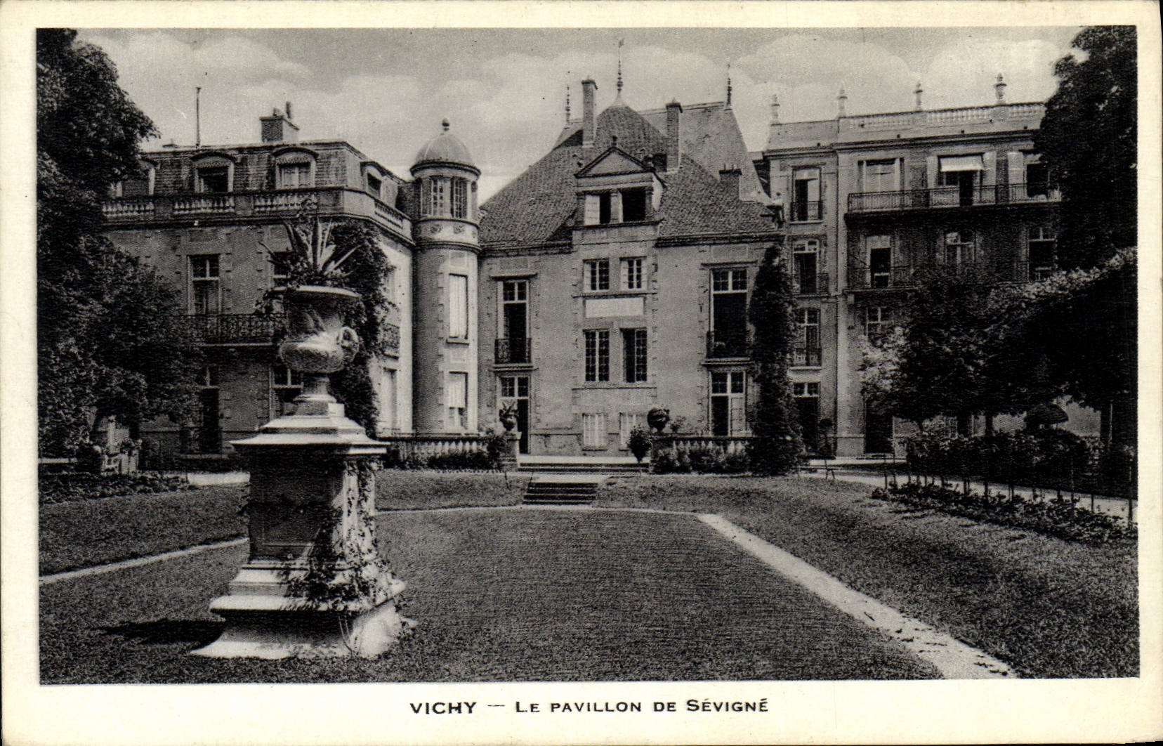 CPA Vichy Le Pavillon de Sevigne 