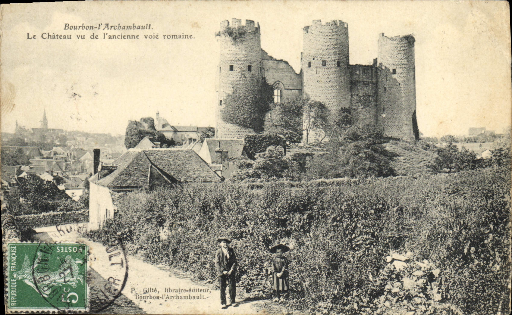 CPA Bourbon i'Archambault Le chateau vue de l'ancienne voie romaine