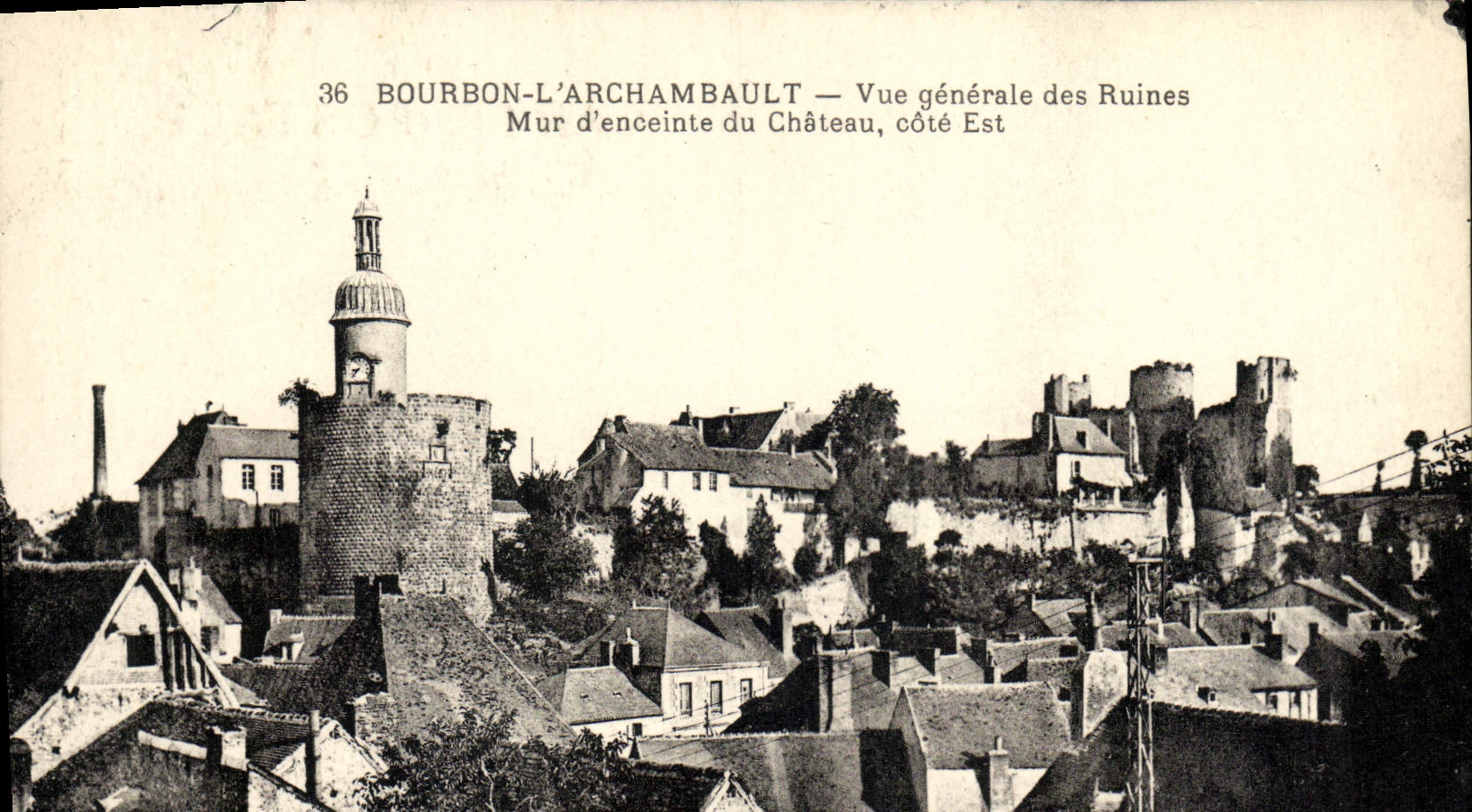 CPA Bourbon i'Archambault Vue generale des ruines mur d'enceinte du chateau