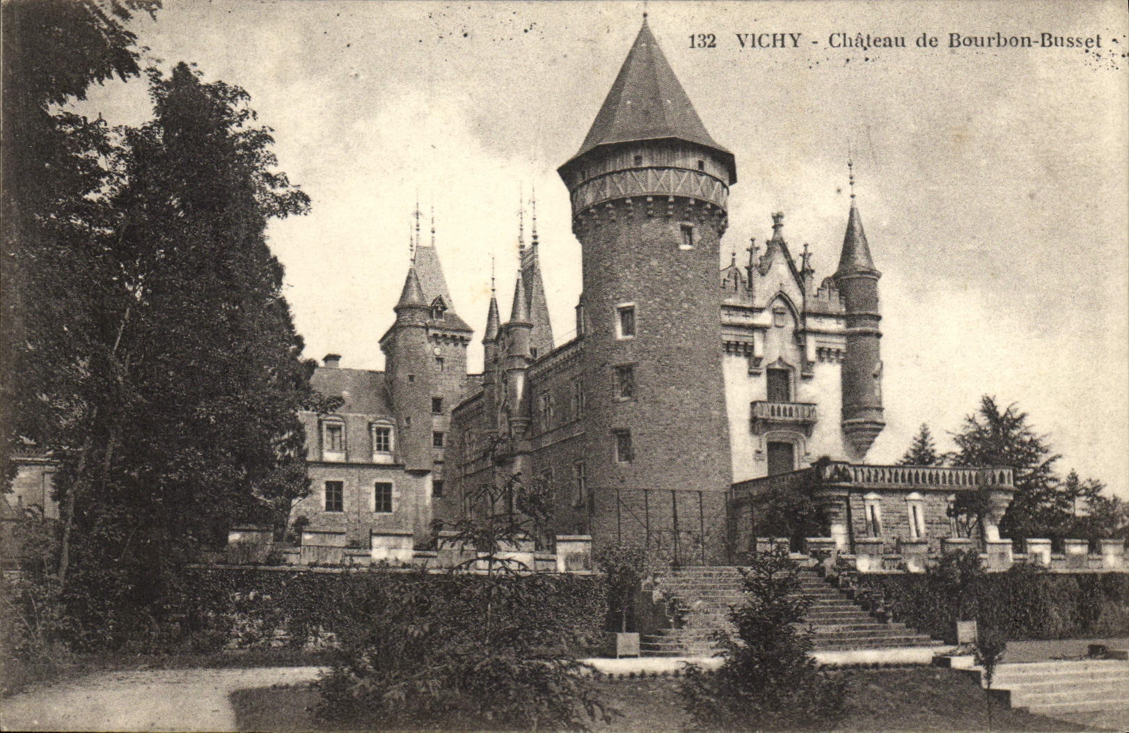 VINTAGE POSTCARD Vichy Castle DDe Busset Bourbon