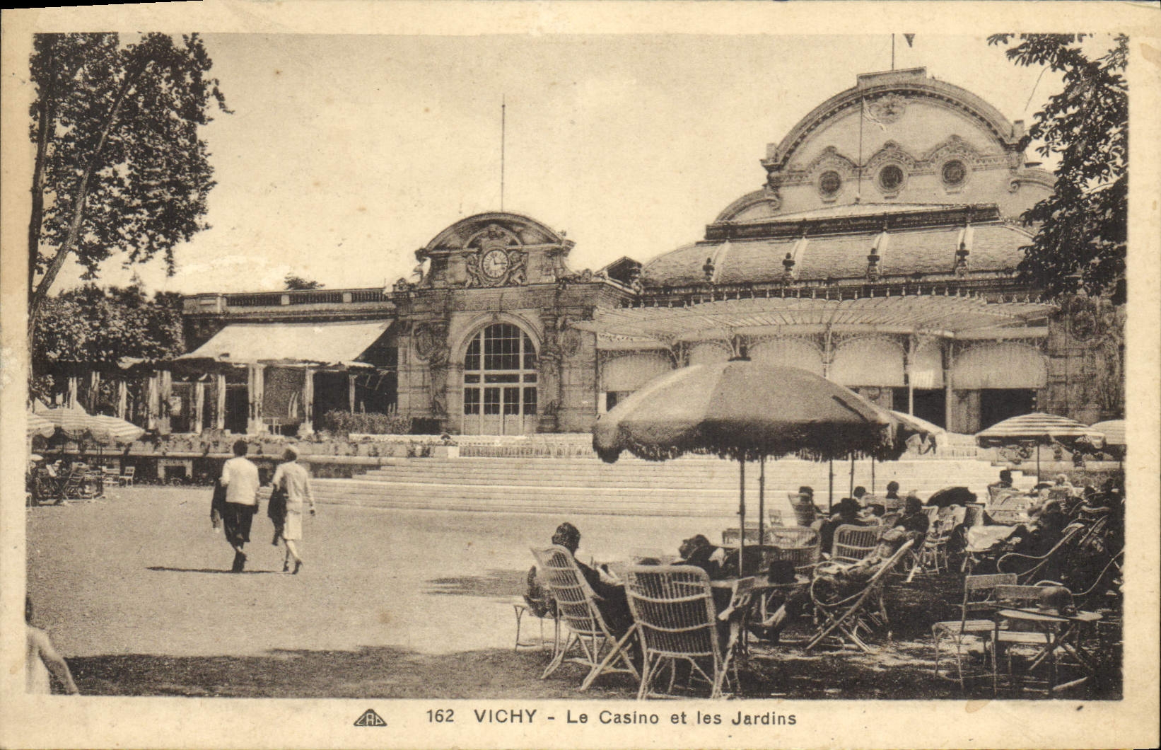 CPA Vichy Le Casino Et les Jardins