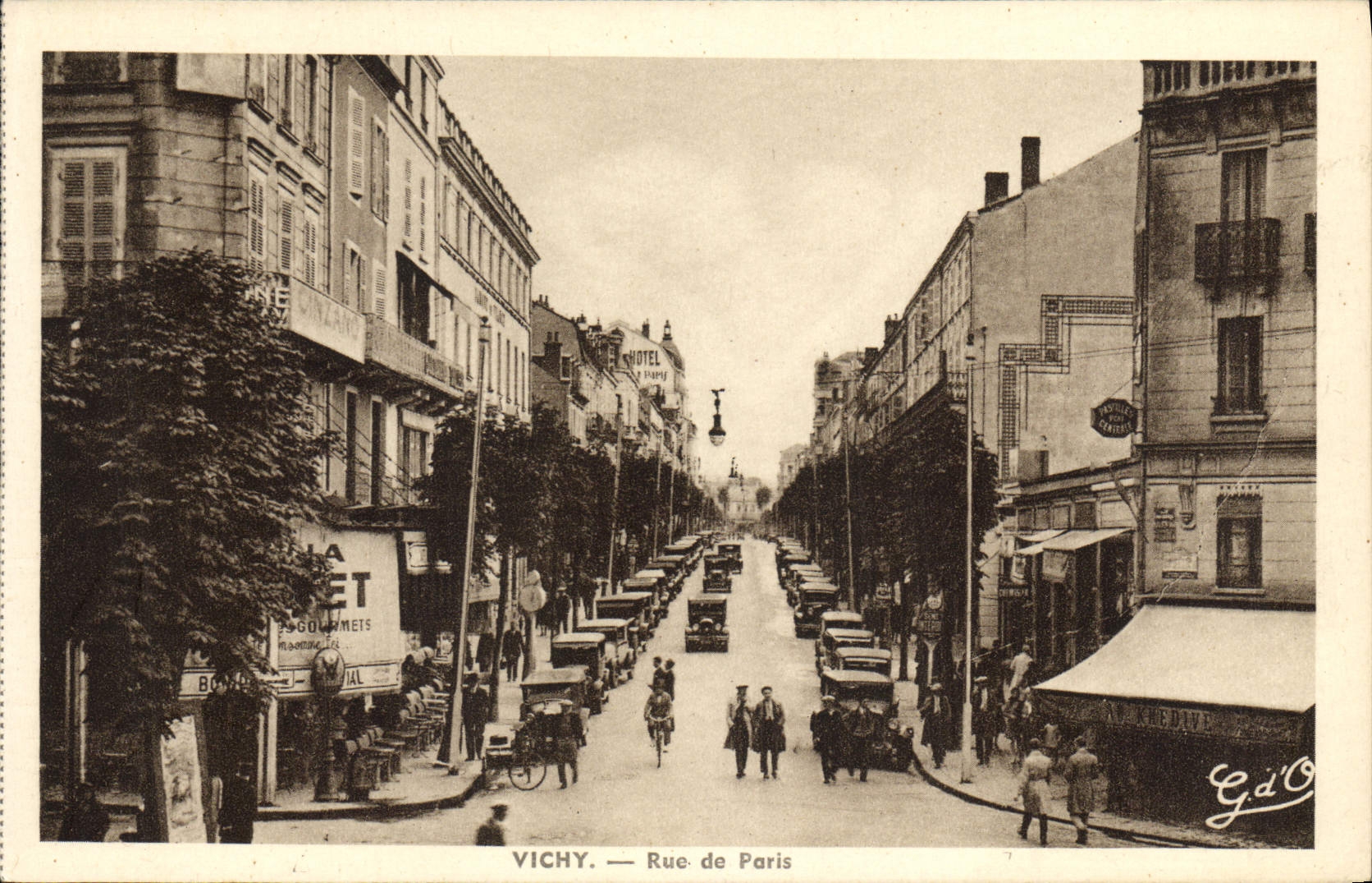 CPA Vichy Rue De Paris