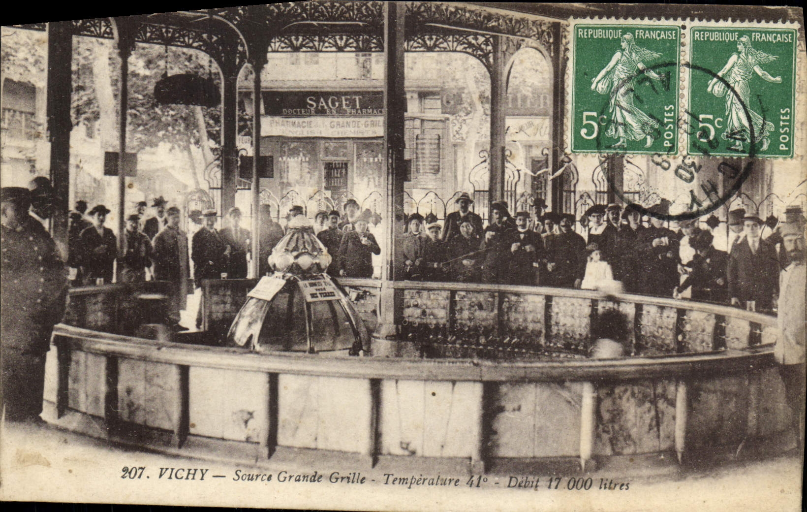 CPA Vichy Source grande grille 