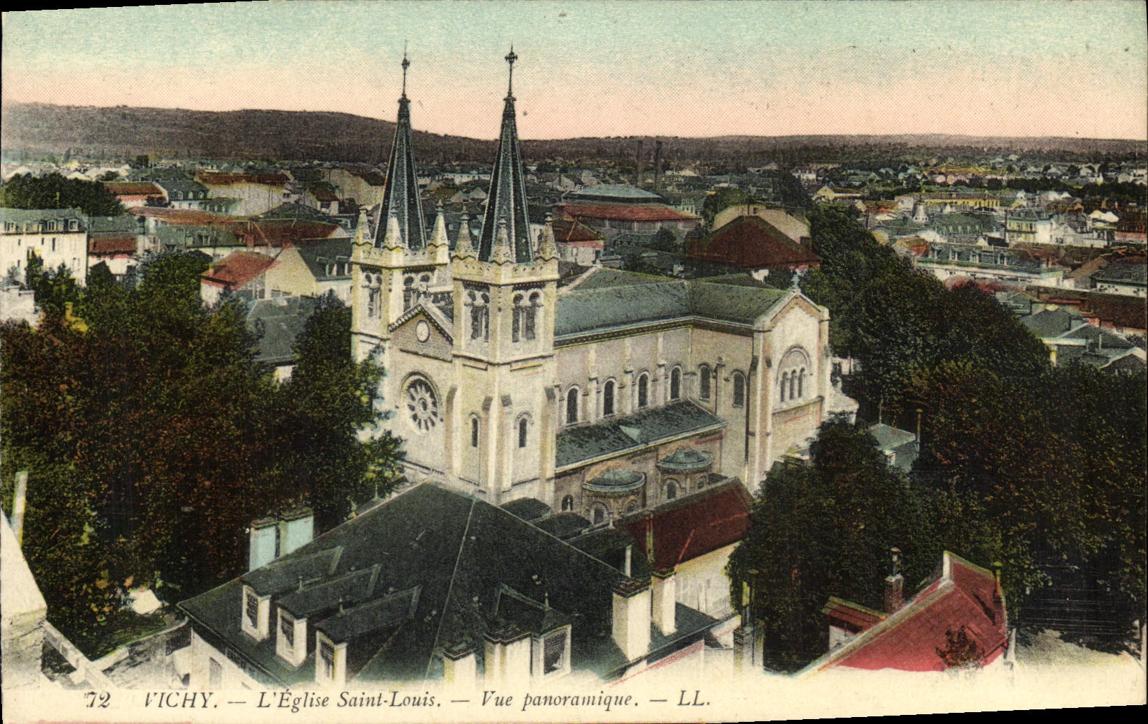 CPA Vichy L'eglise saint louis vue panoramique