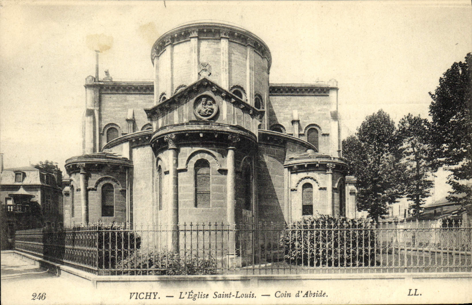 CPA Vichy L'eglise saint louis coin d'abside